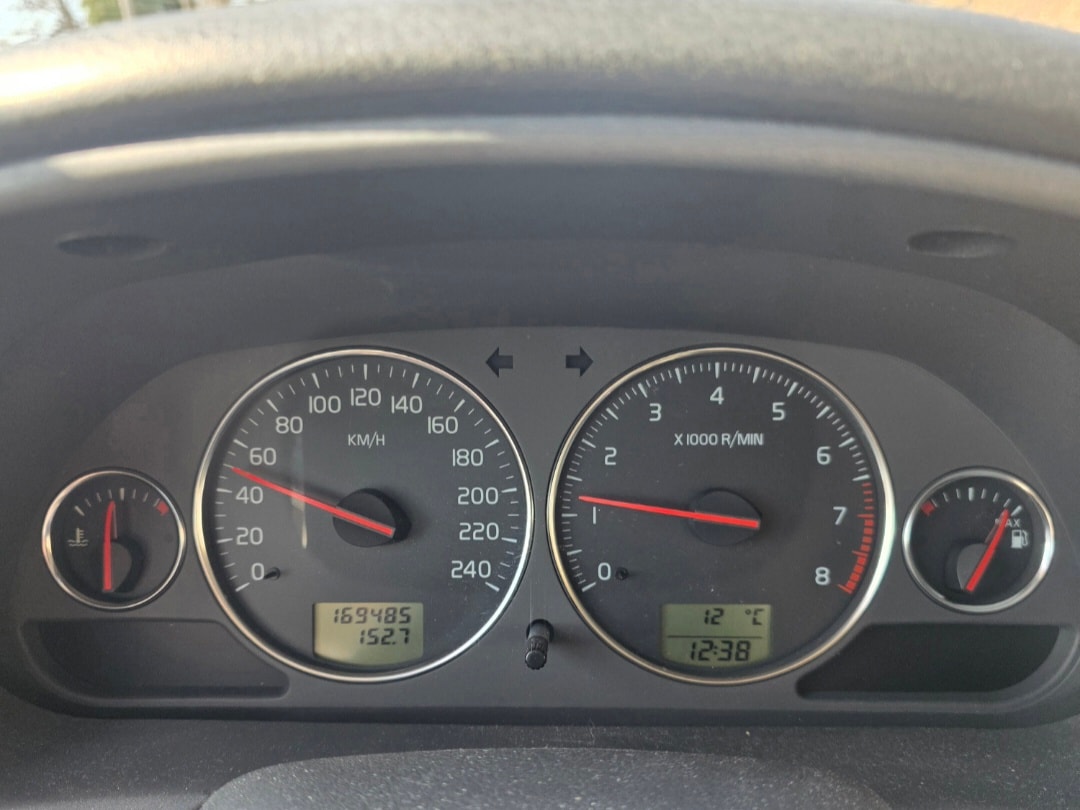 VOLVO V40 2.0T Elegance Edition-image-13