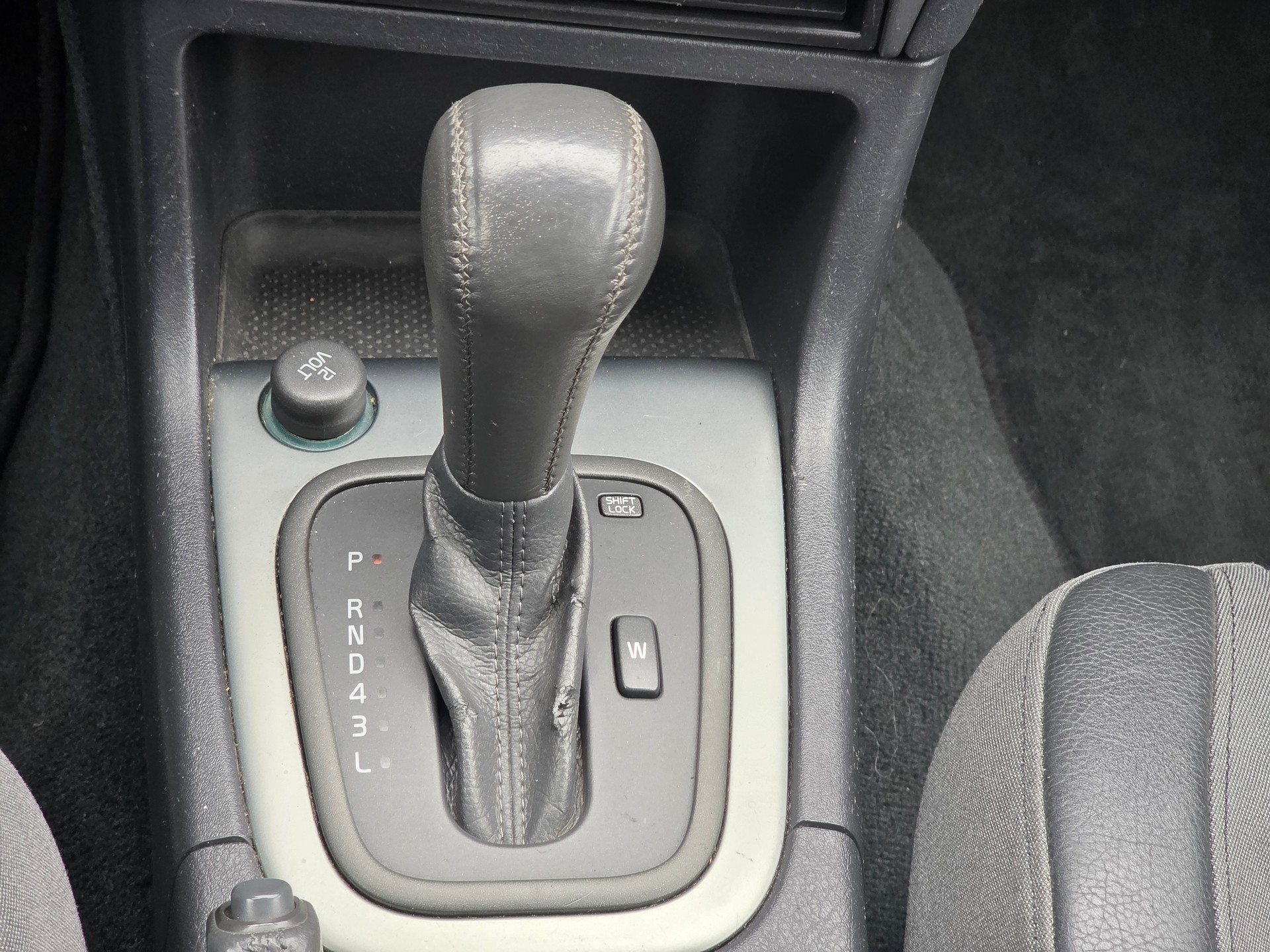 VOLVO V40 2.0T Elegance Edition-image-5