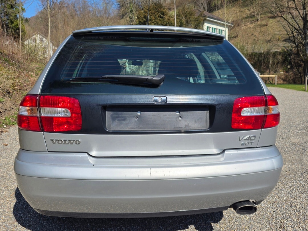 VOLVO V40 2.0T Elegance Edition-showroom-element-2