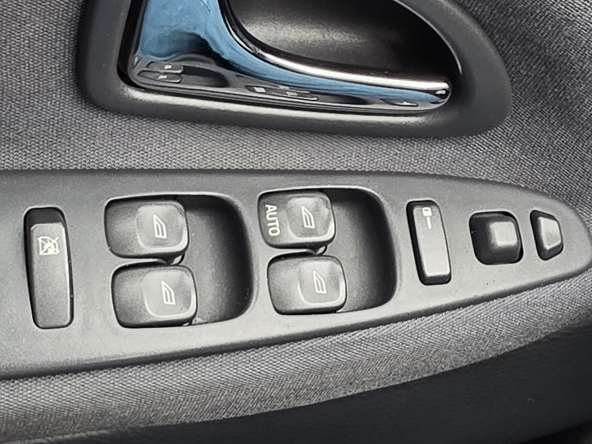 VOLVO V40 2.0T Elegance Edition-image-6
