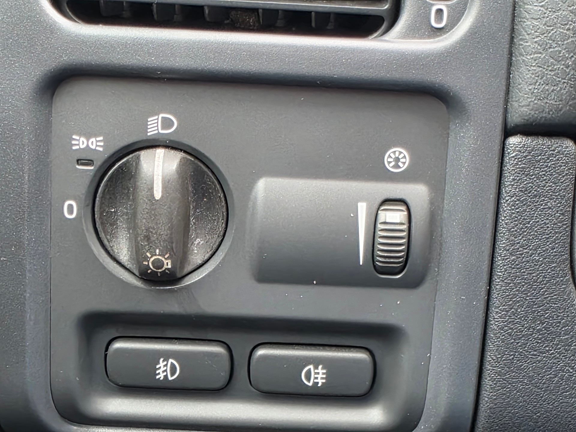 VOLVO V40 2.0T Elegance Edition-image-12
