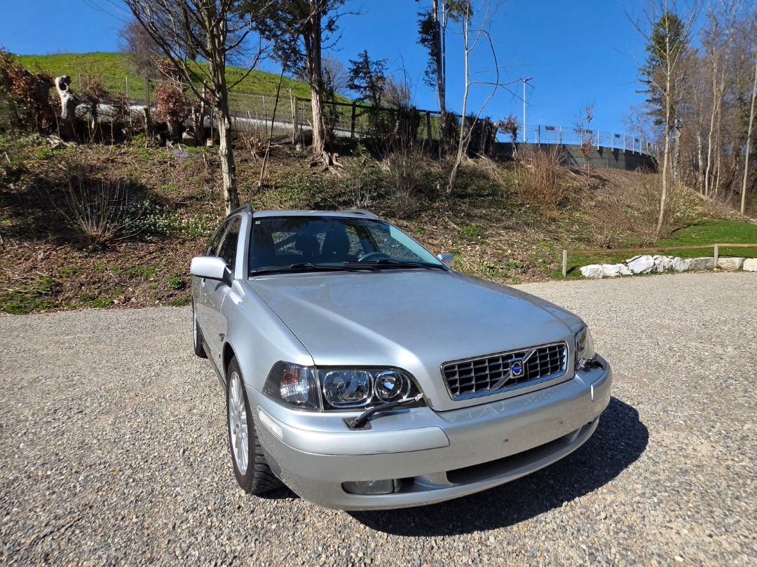 VOLVO V40 2.0T Elegance Edition