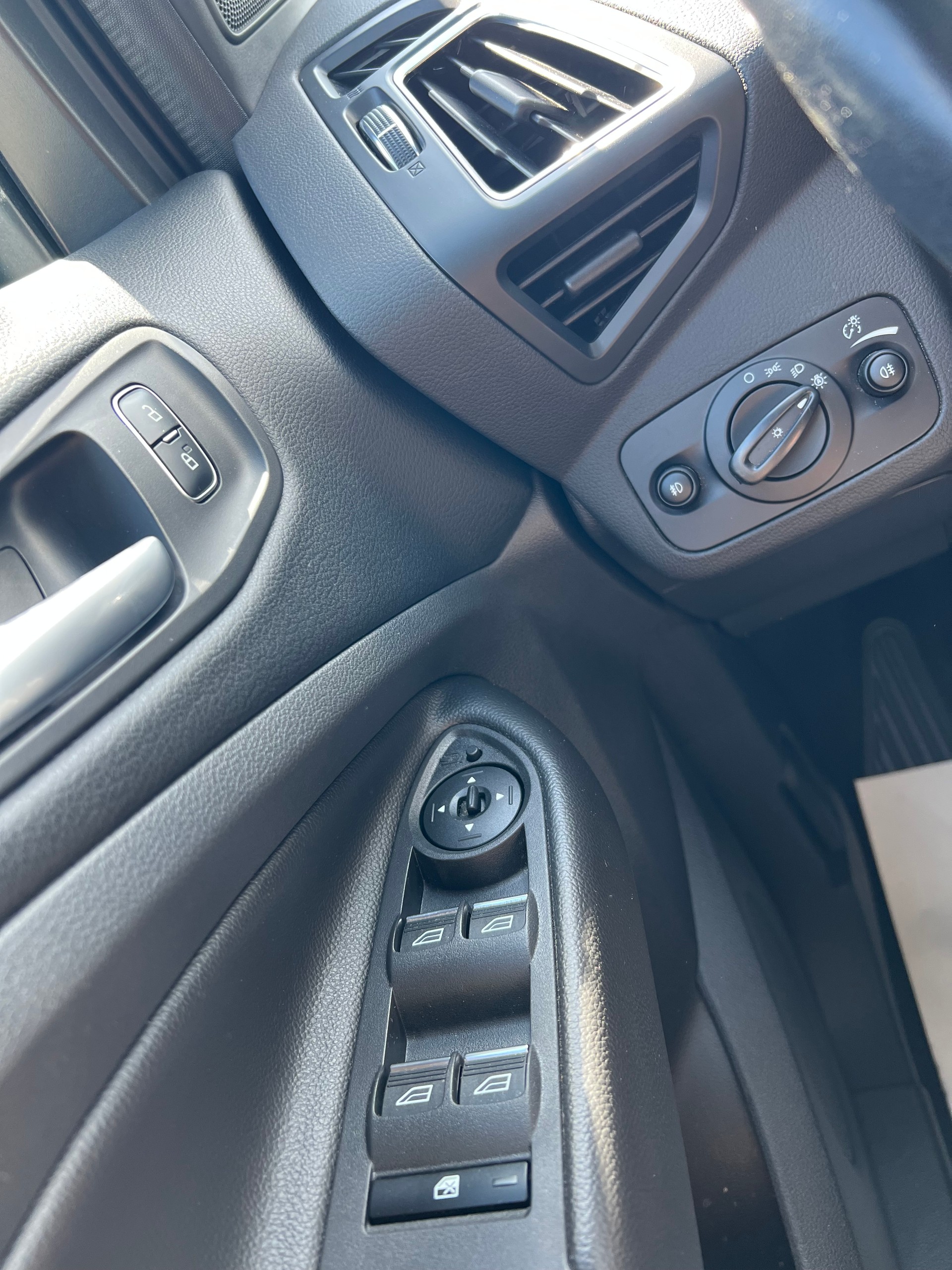 FORD Kuga 1.5 SCTi ST Line High 4WD Automatic (CHF 257.85/Monat)-image-13