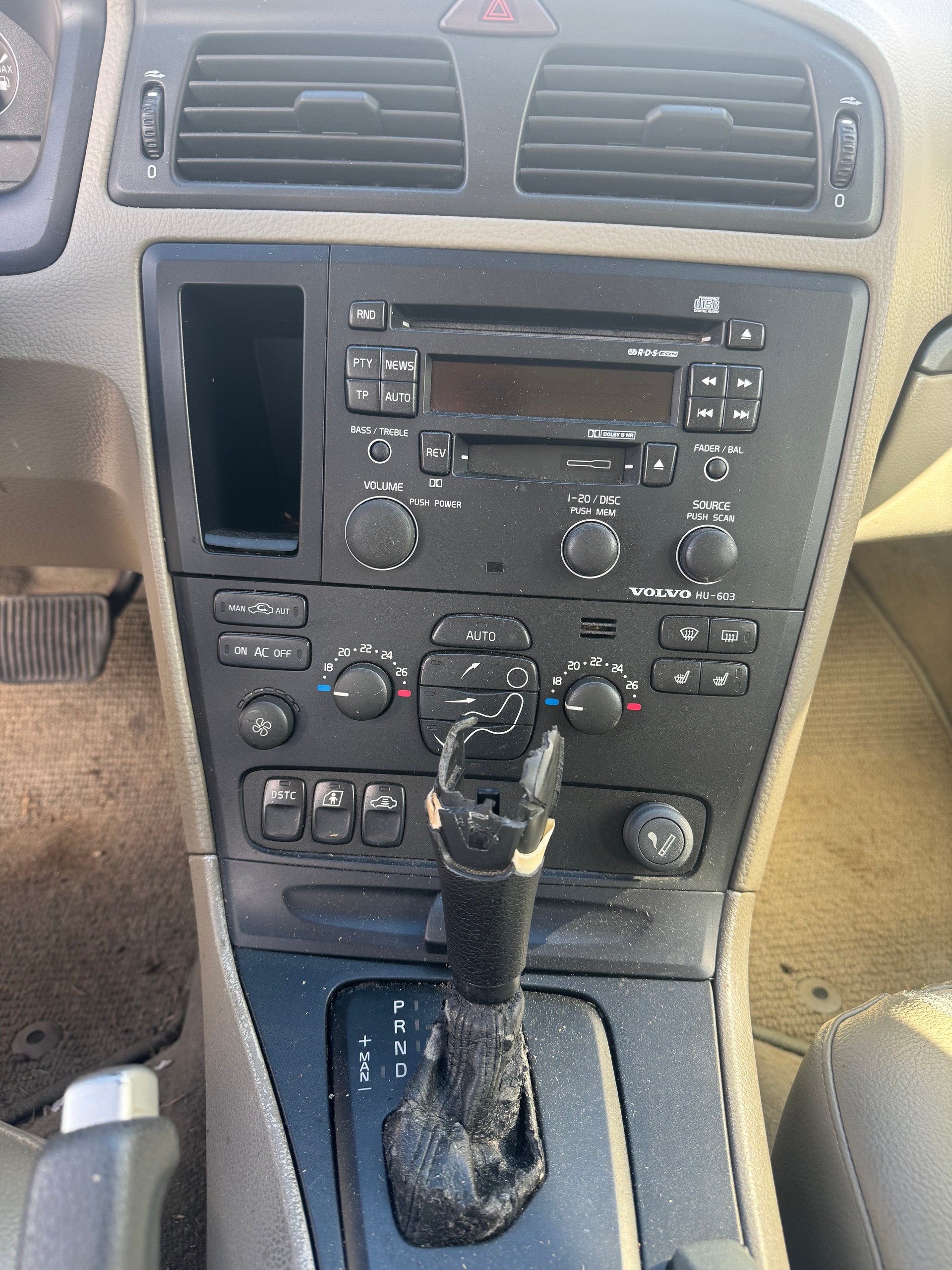 VOLVO XC70 D5 AWD Geartronic-image-8
