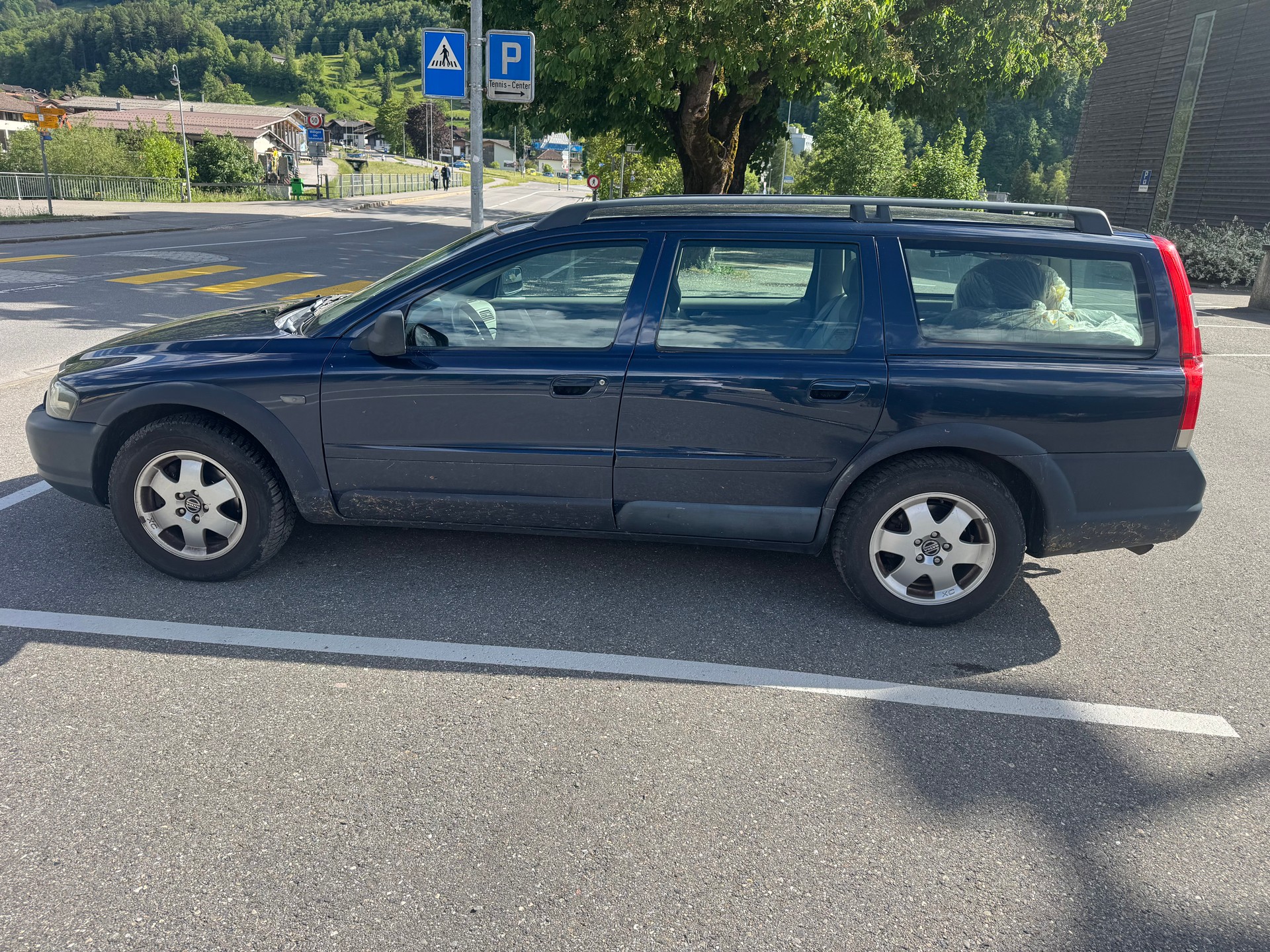 VOLVO XC70 D5 AWD Geartronic-image-4