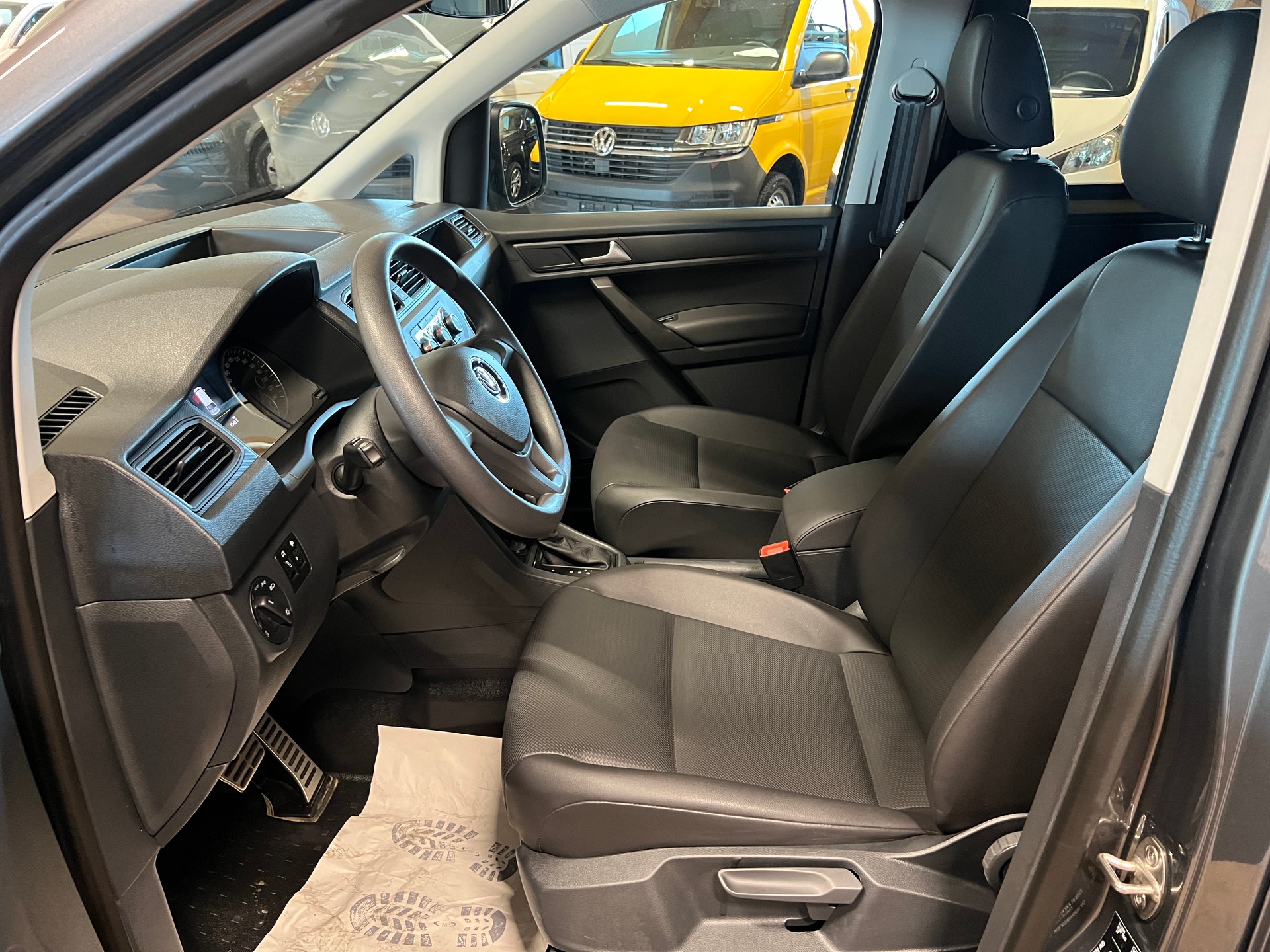 VW Caddy 2.0TDI 4Motion BlueMotion Technology DSG-image-8
