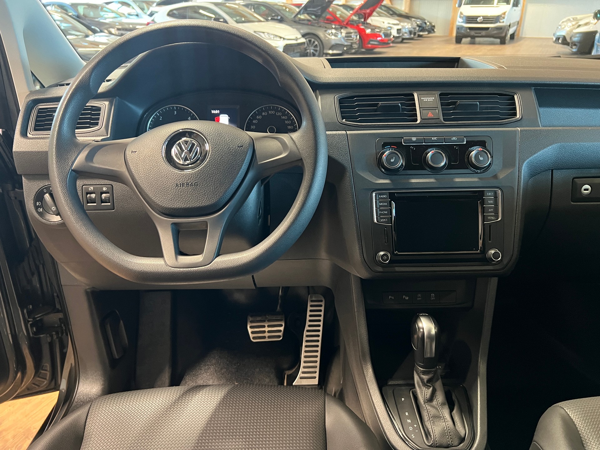 VW Caddy 2.0TDI 4Motion BlueMotion Technology DSG-image-10