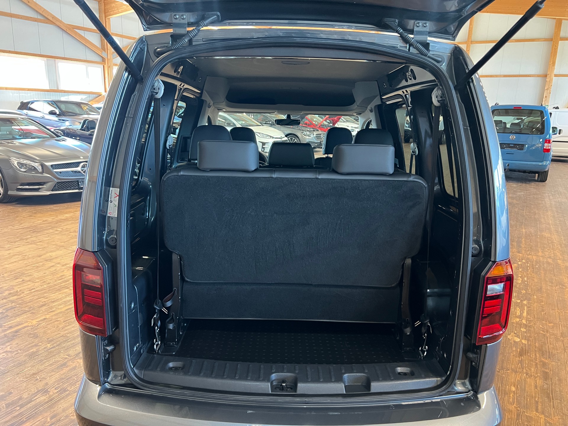 VW Caddy 2.0TDI 4Motion BlueMotion Technology DSG-image-15