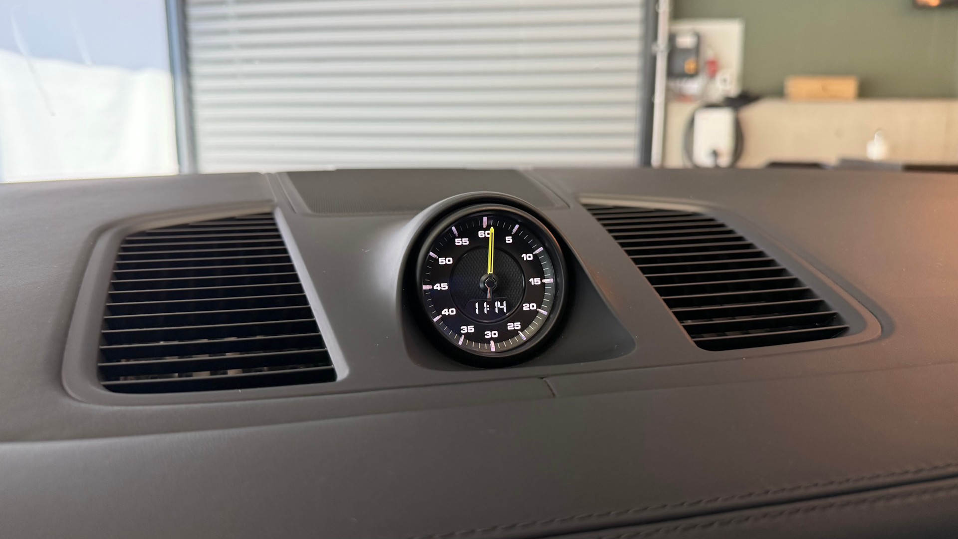 PORSCHE Cayenne 3.0 V6 E-Hybrid-image-18