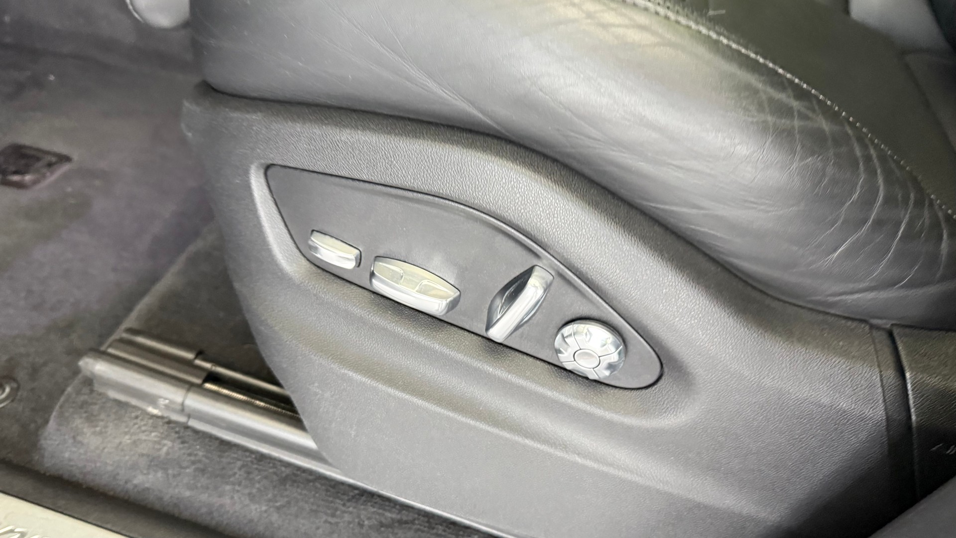 PORSCHE Cayenne 3.0 V6 E-Hybrid-image-14