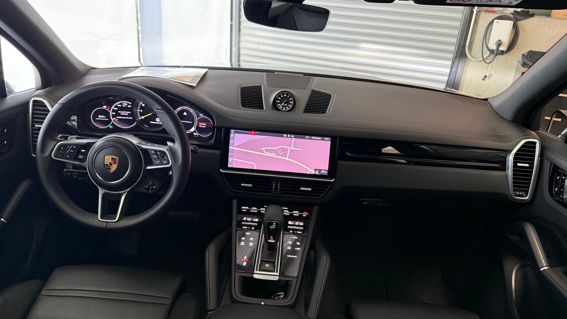 PORSCHE Cayenne 3.0 V6 E-Hybrid-image-24