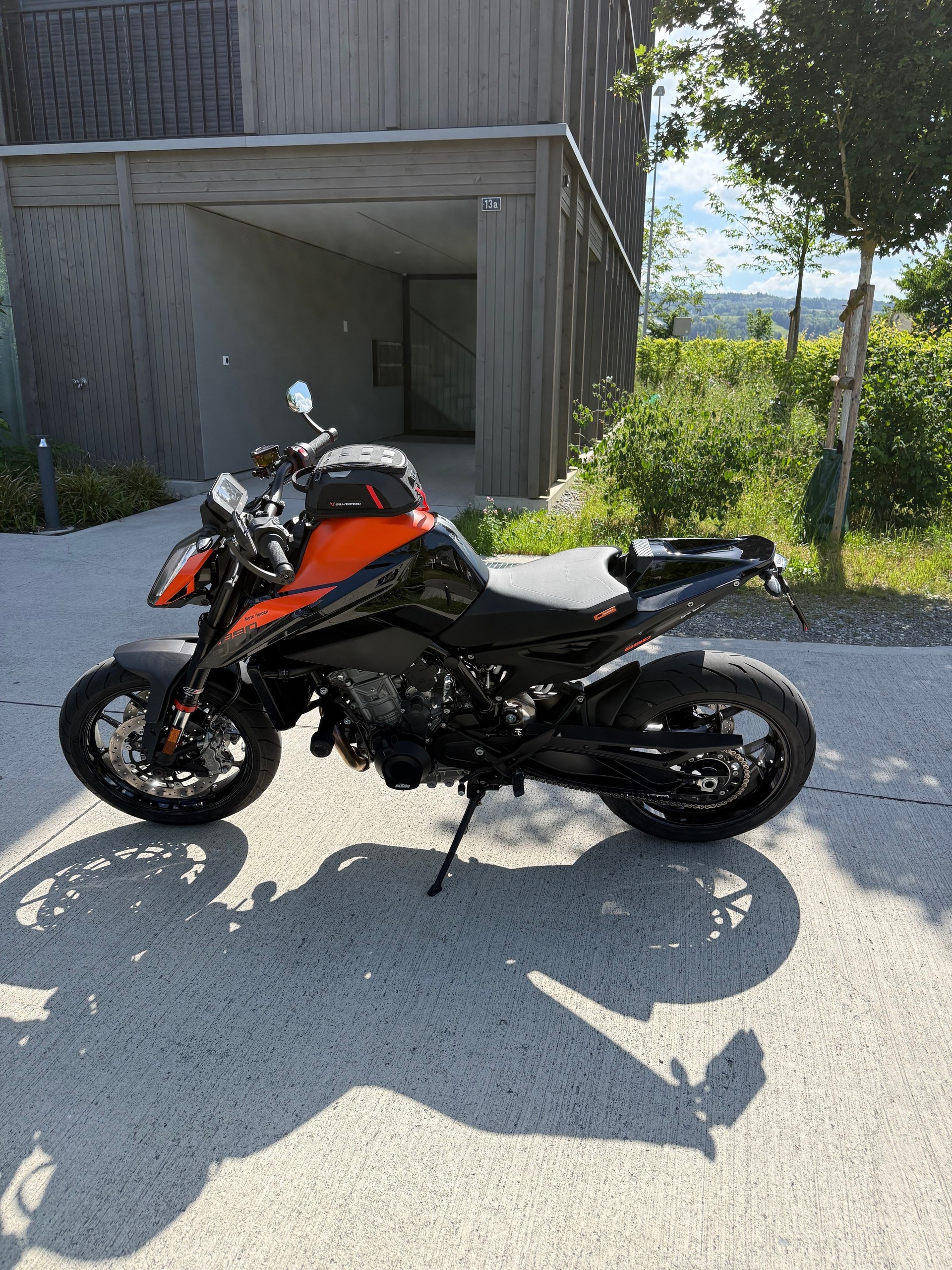 KTM 890 Duke GP-image-1