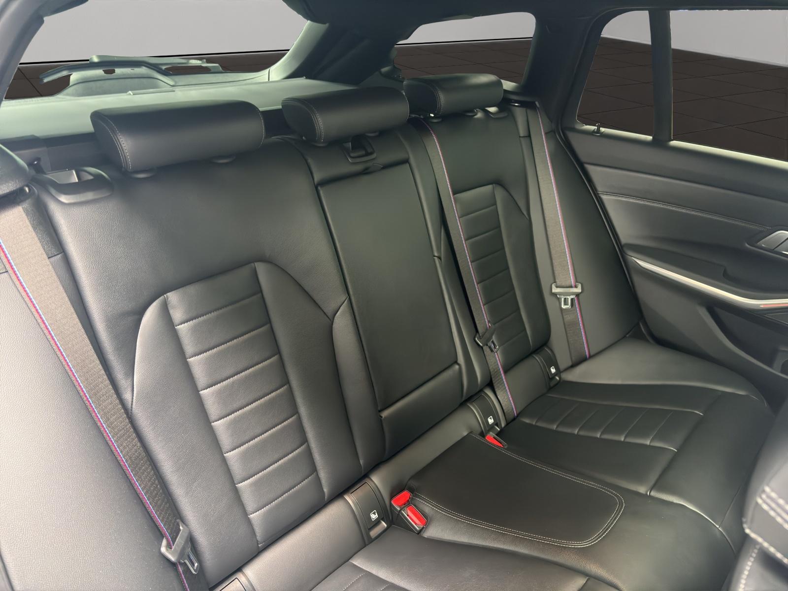 BMW M340i xDrive Touring-image-11