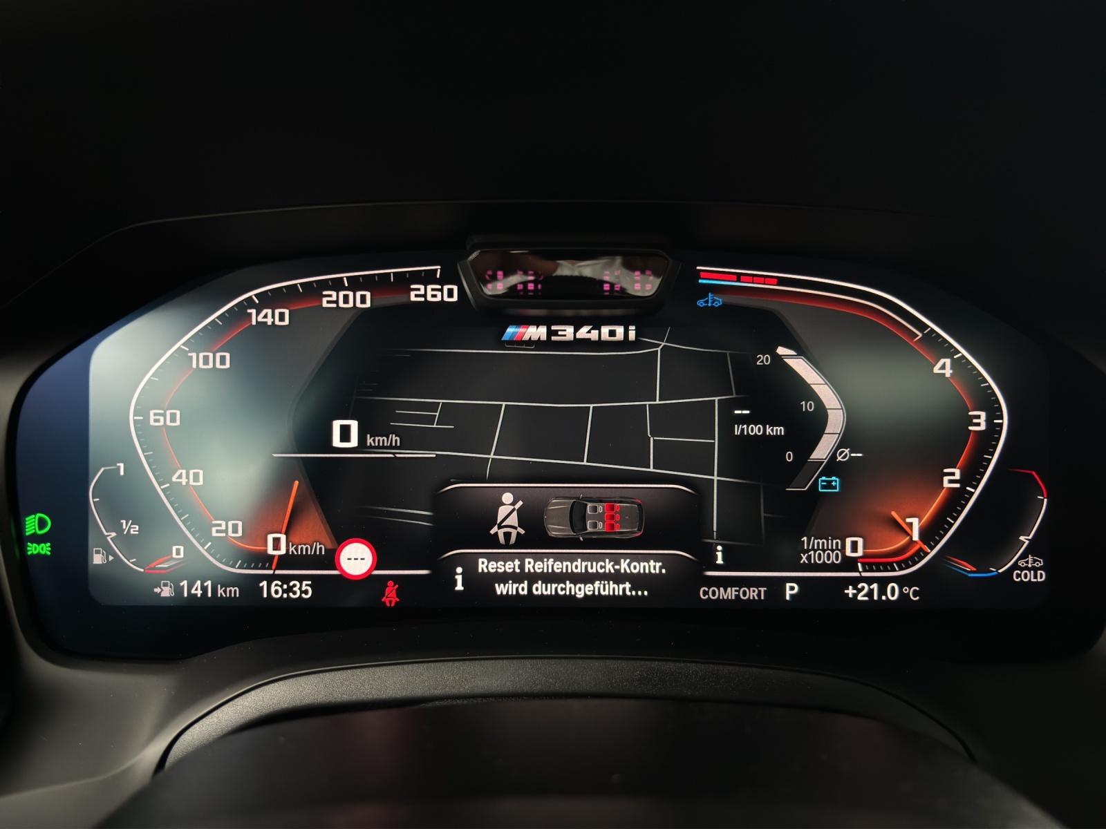 BMW M340i xDrive Touring-image-8