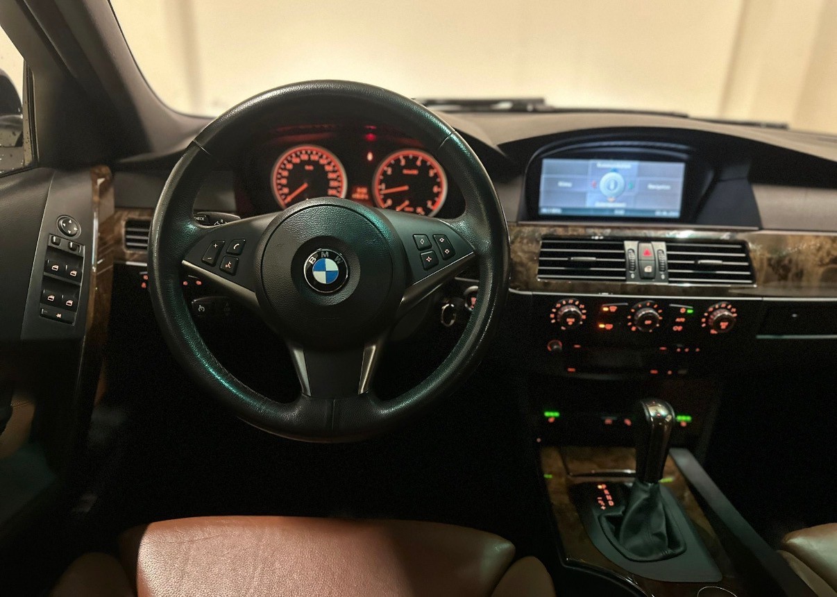 BMW 540i-image-12