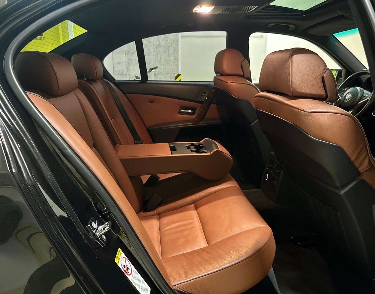 BMW 540i-image-9