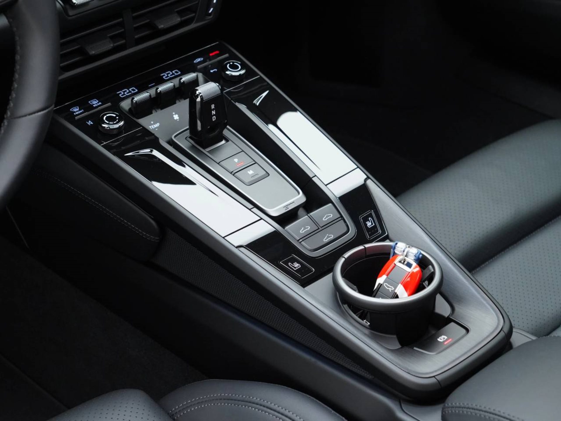 PORSCHE 911 Carrera GTS-image-18