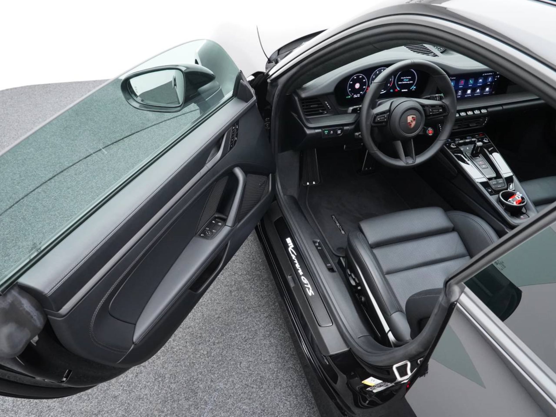 PORSCHE 911 Carrera GTS-showroom-element-3