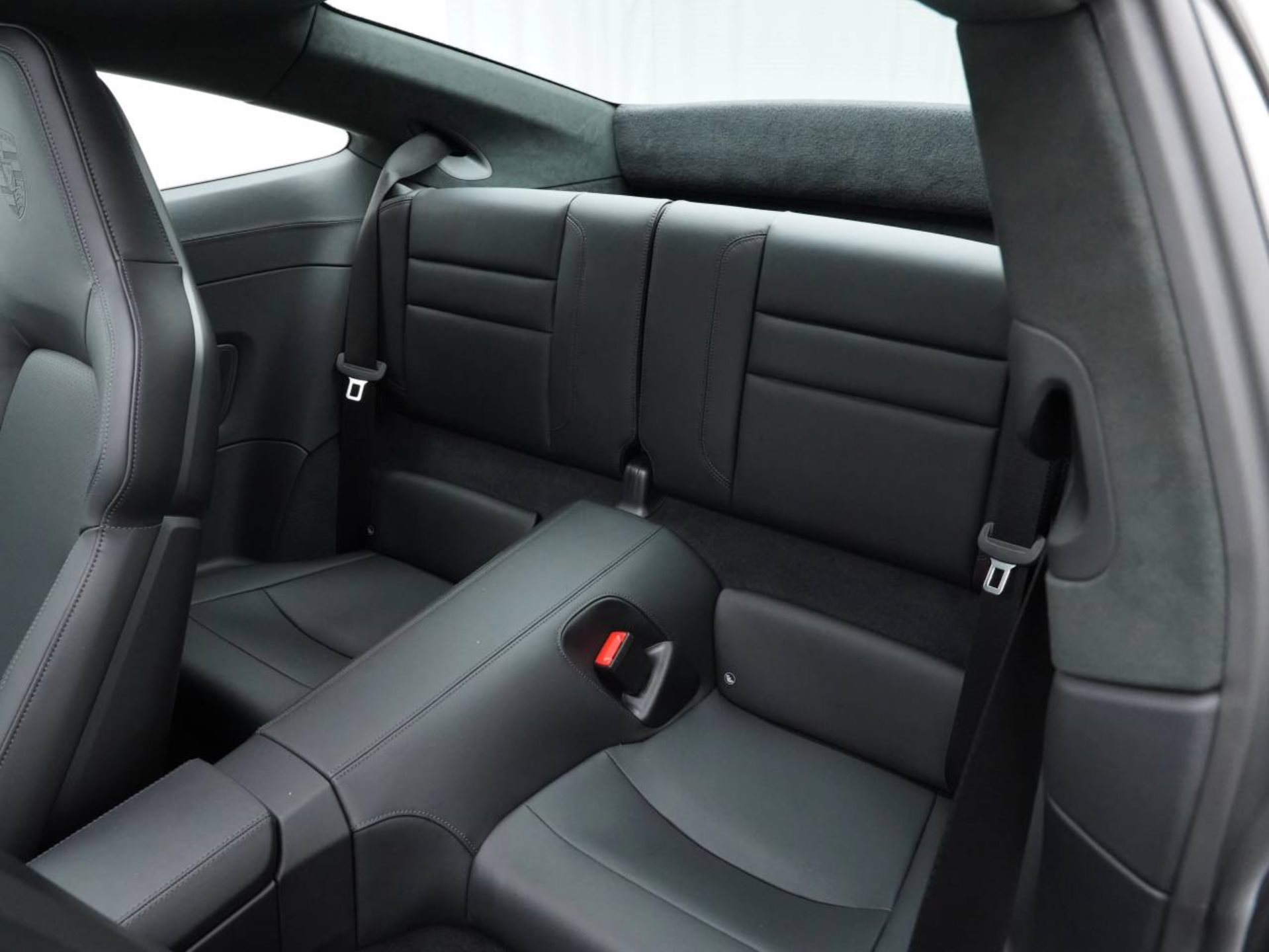 PORSCHE 911 Carrera GTS-image-26