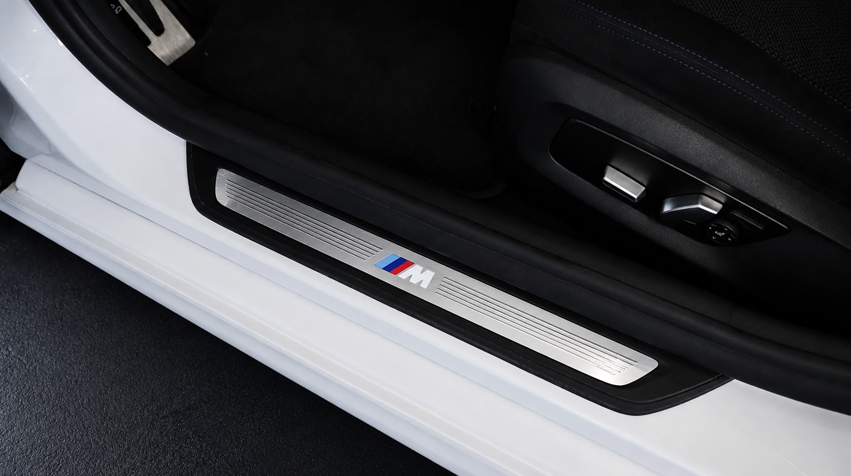 BMW 540i xDrive Touring Steptronic-showroom-element-2