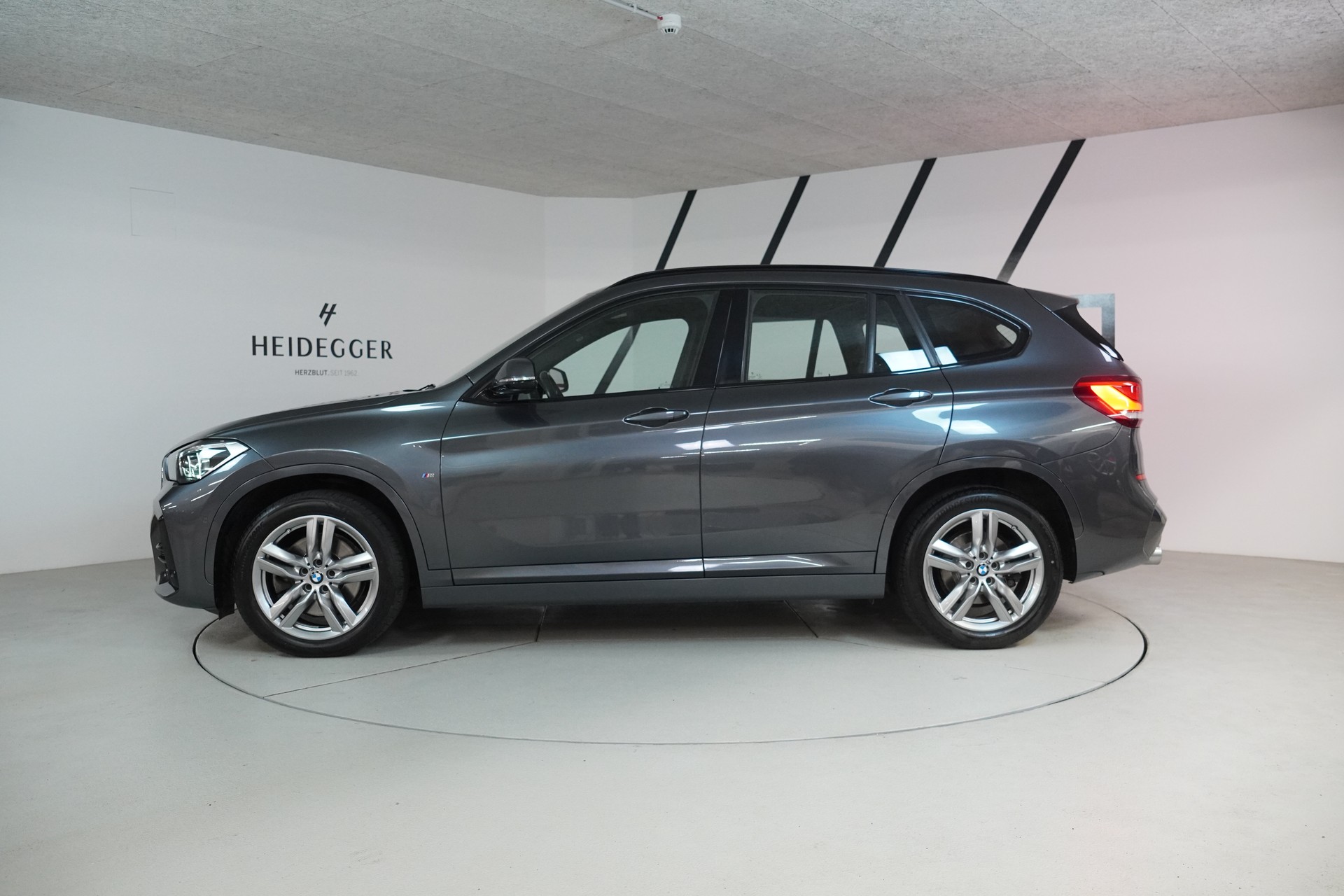 BMW X1 xDrive 20d M Sport Steptronic-showroom-element-3