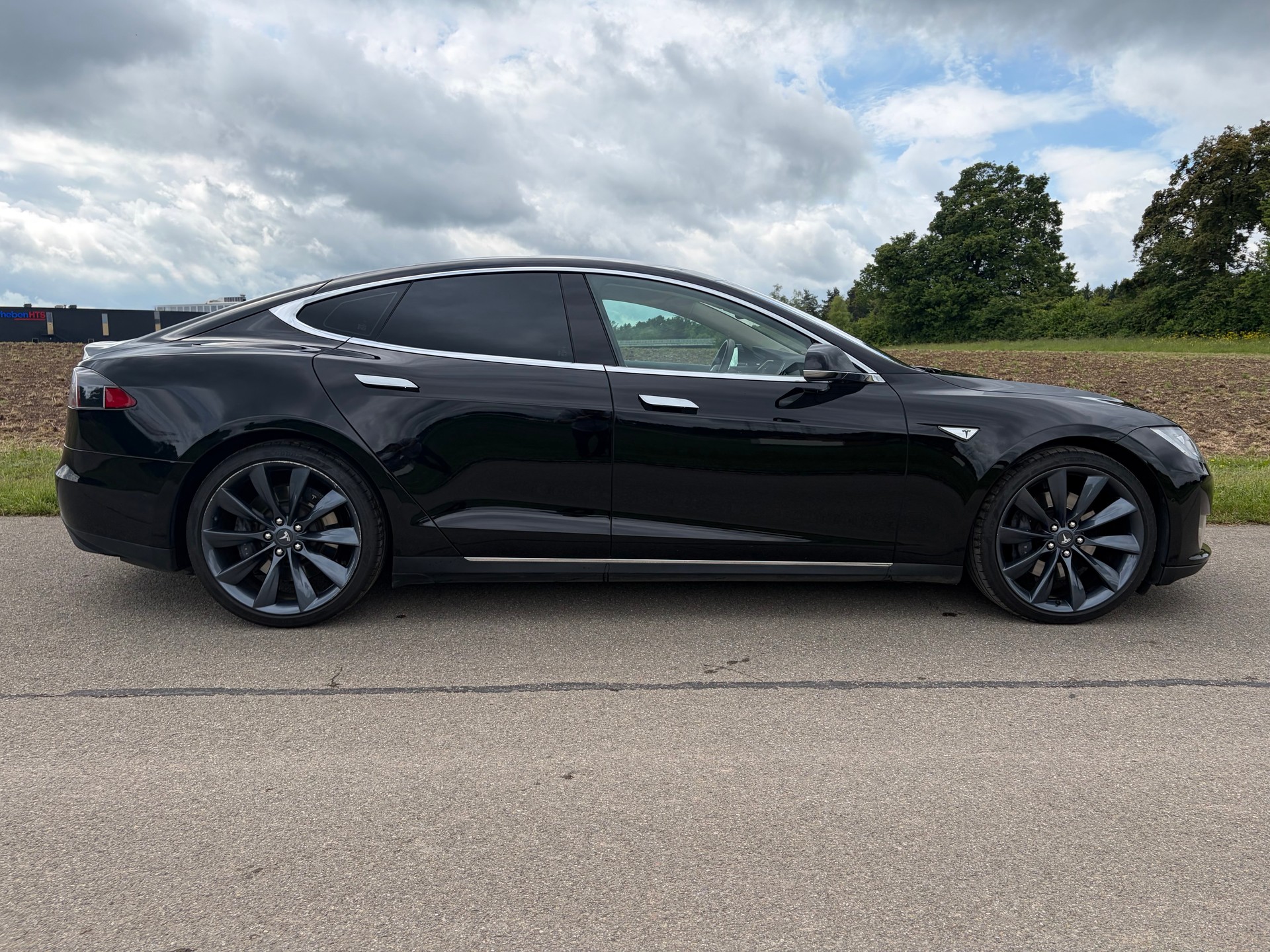 TESLA 90 D