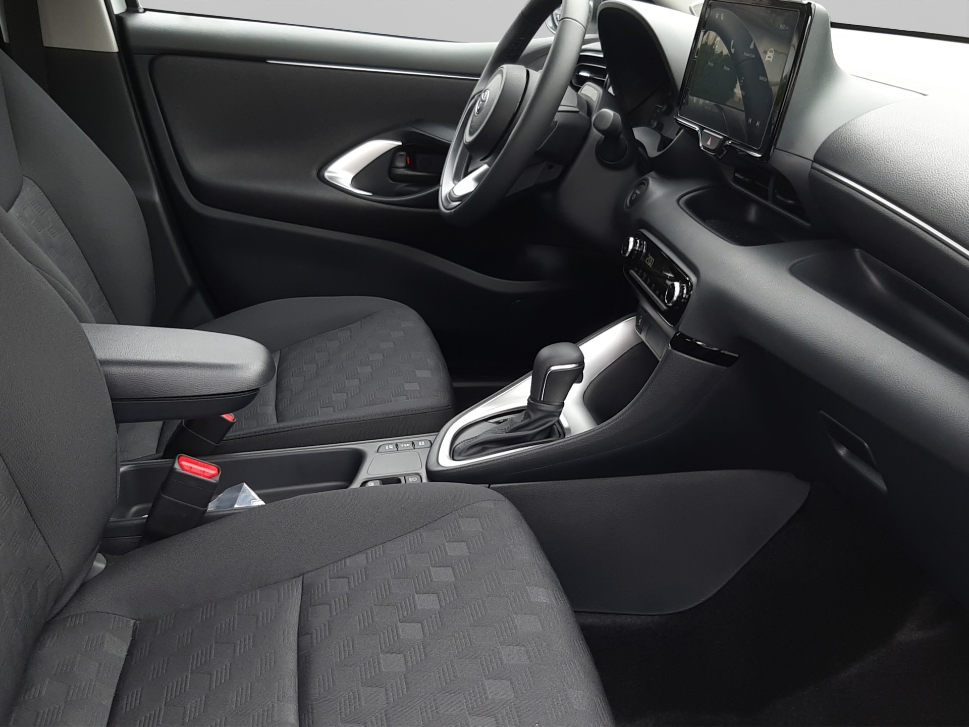 TOYOTA Yaris 1.5 VVT-i HSD Comfort-image-15