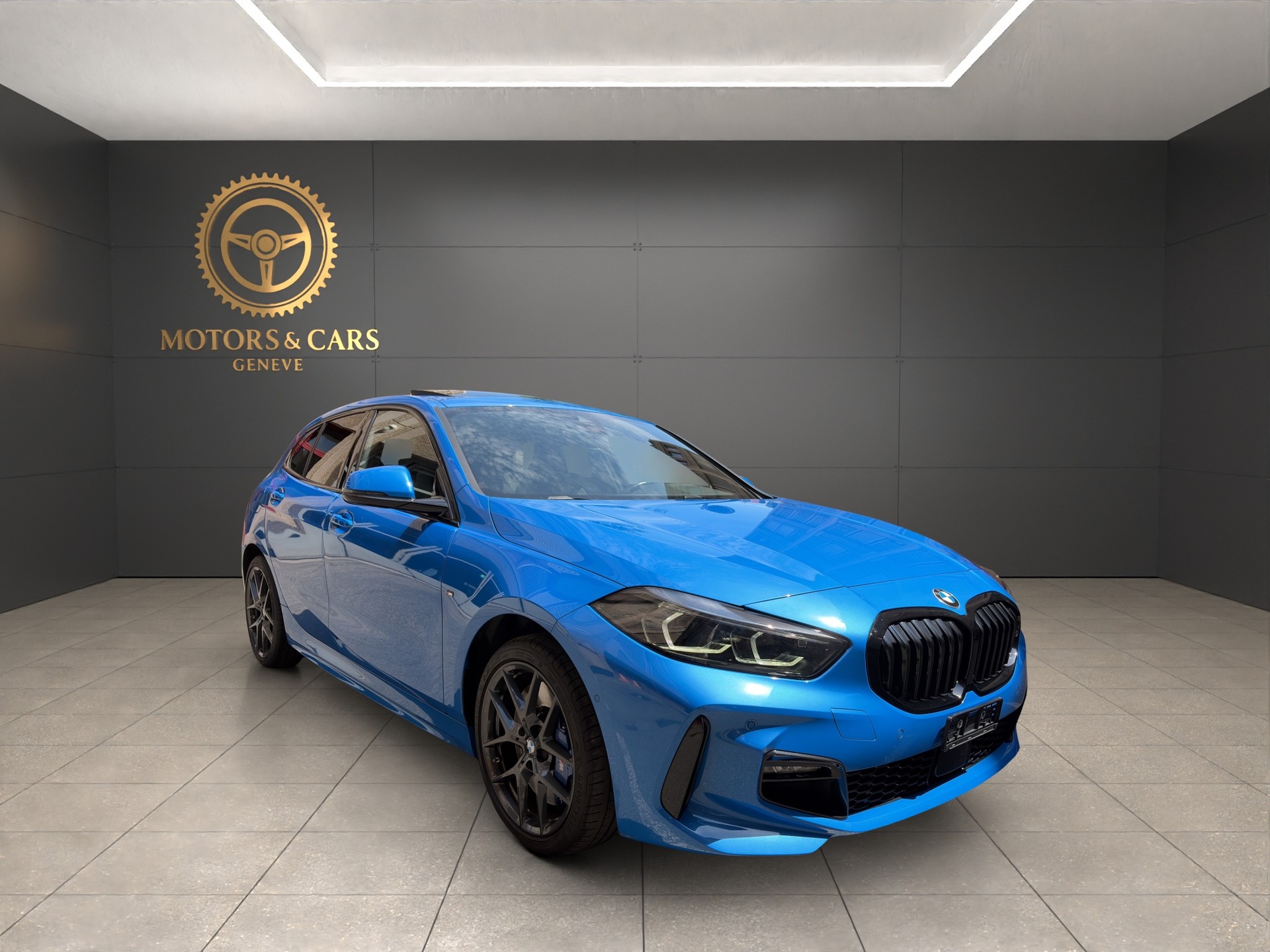 BMW 120i M Sport Steptronic-showroom-element-1