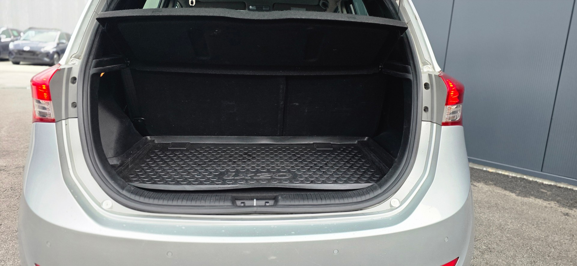 HYUNDAI 1.6 Style-image-2