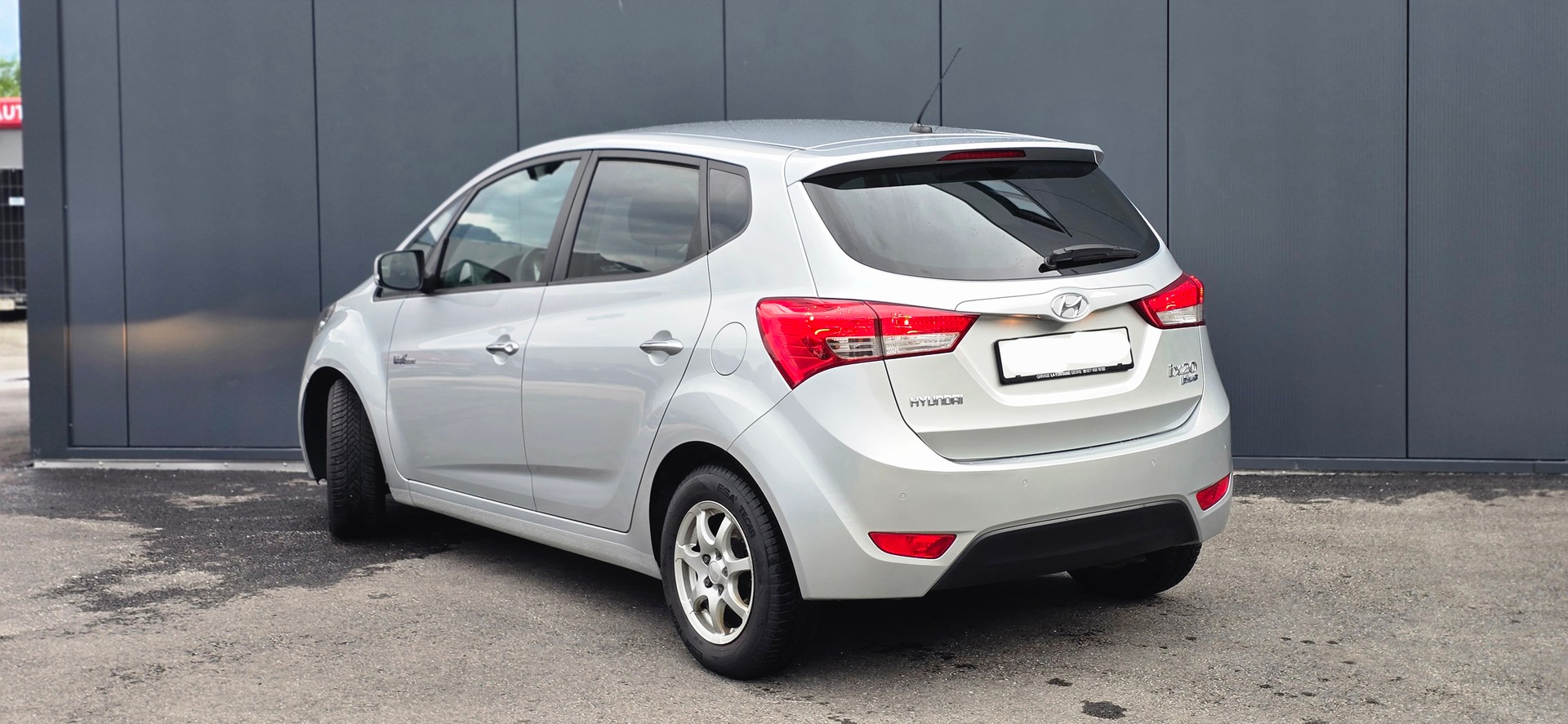 HYUNDAI 1.6 Style-image-1