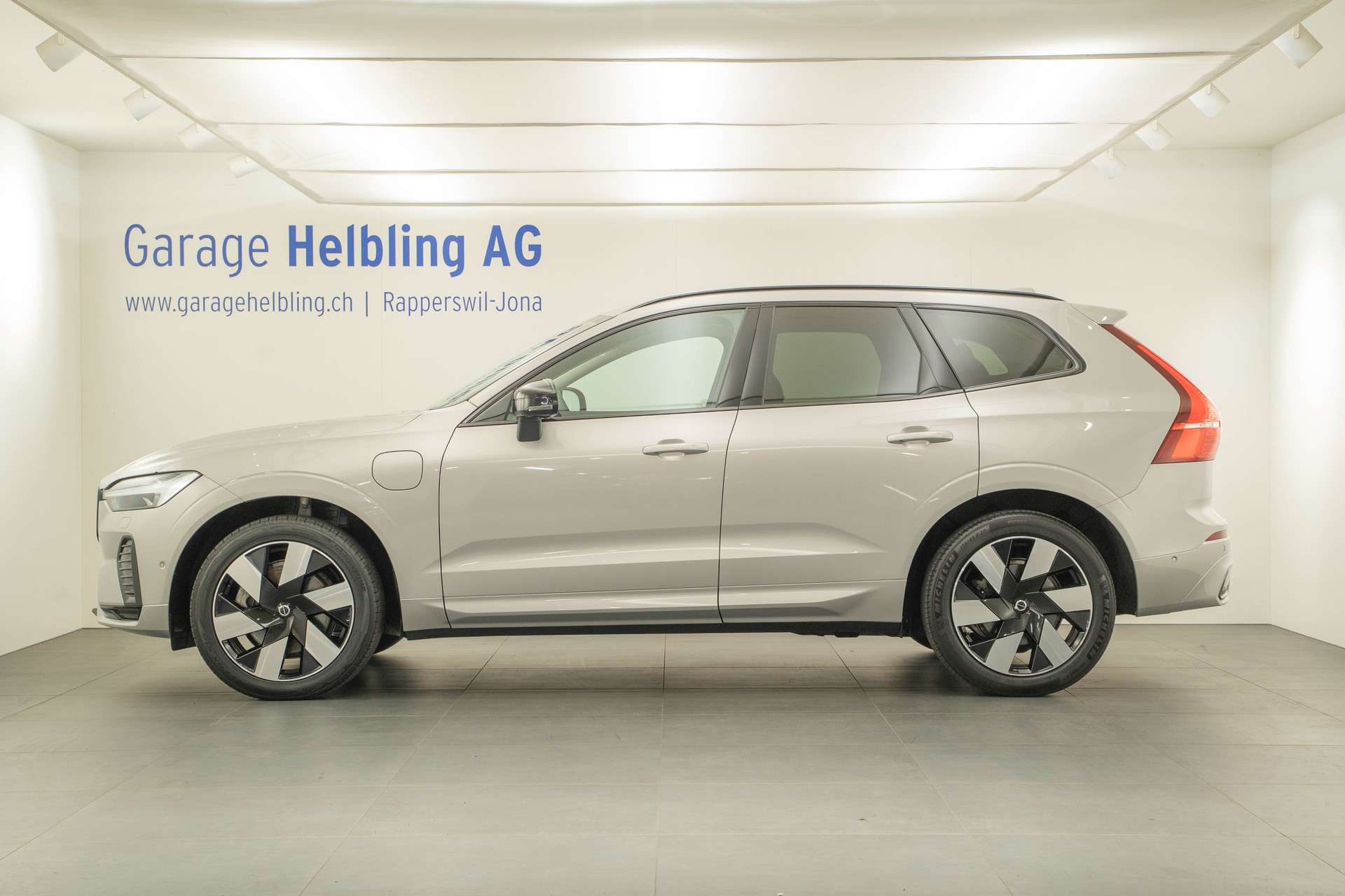 VOLVO XC60 2.0 T8 TE Ultimate Dark eAWD-showroom-element-2