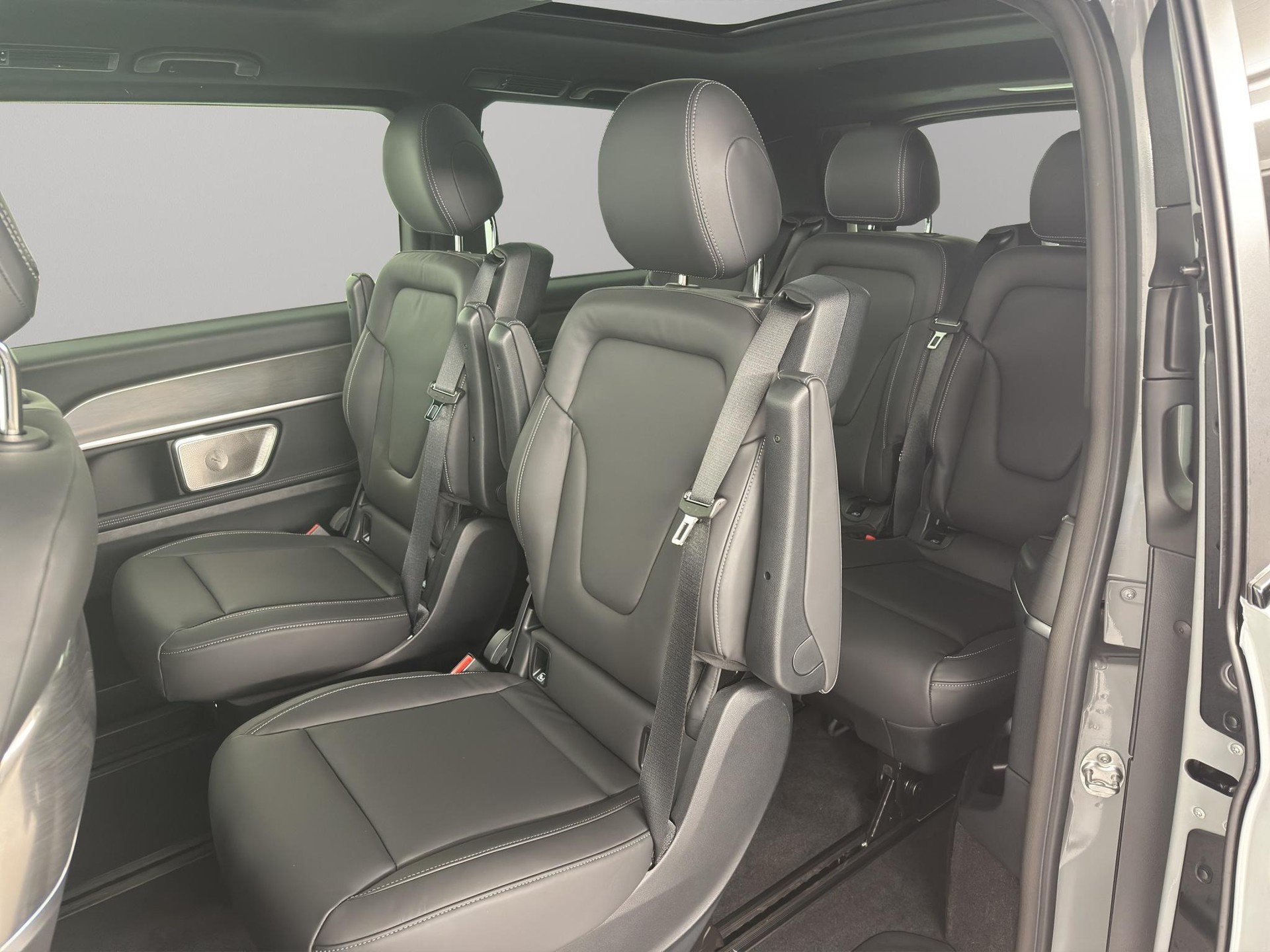 MERCEDES-BENZ V 300 d Swiss Ed. lang 4matic Van-image-10