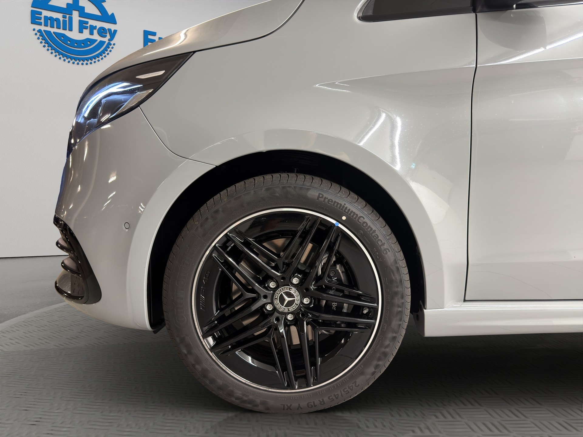 MERCEDES-BENZ V 300 d Swiss Ed. lang 4matic Van-image-6