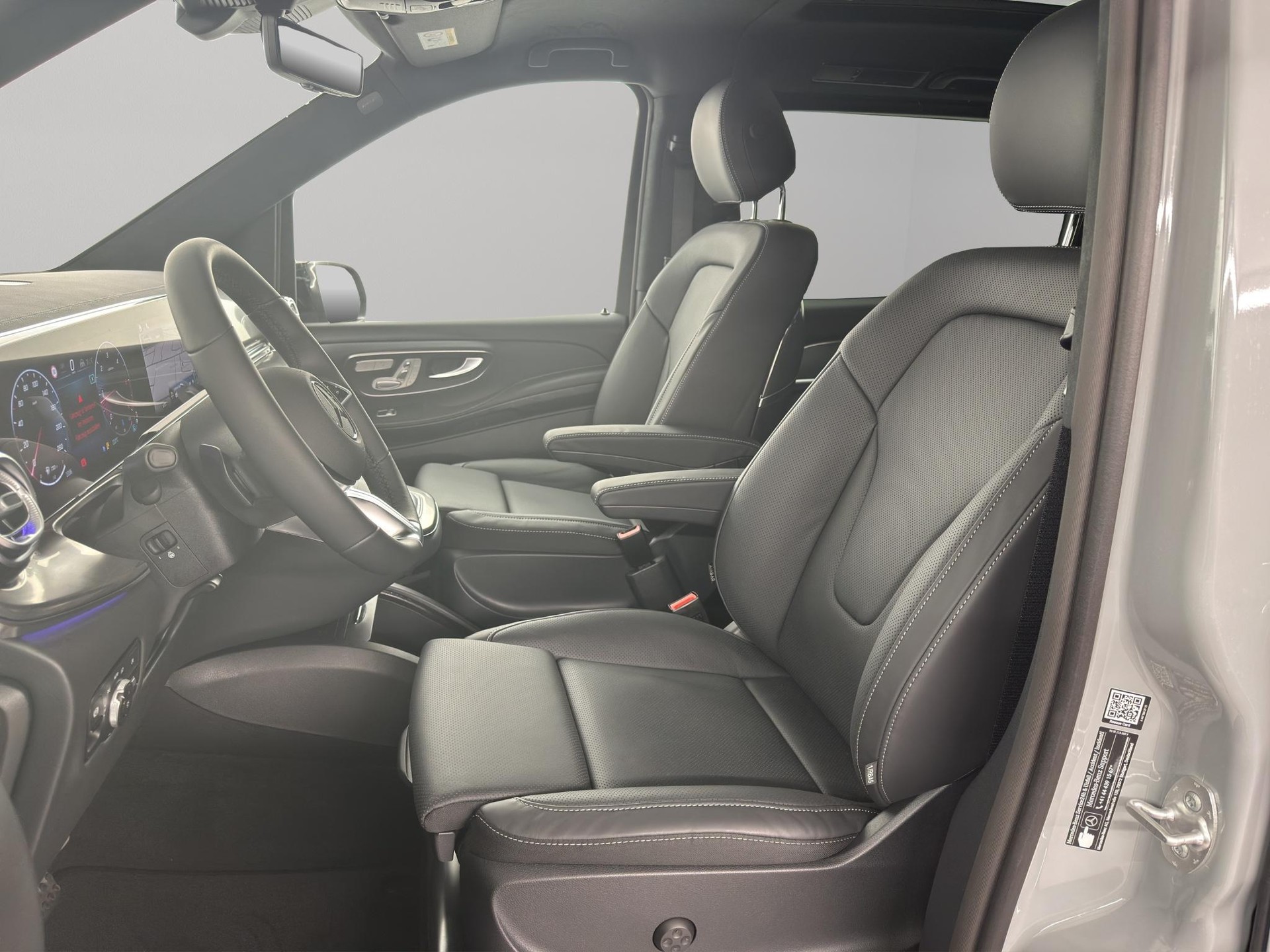 MERCEDES-BENZ V 300 d Swiss Ed. lang 4matic Van-image-8