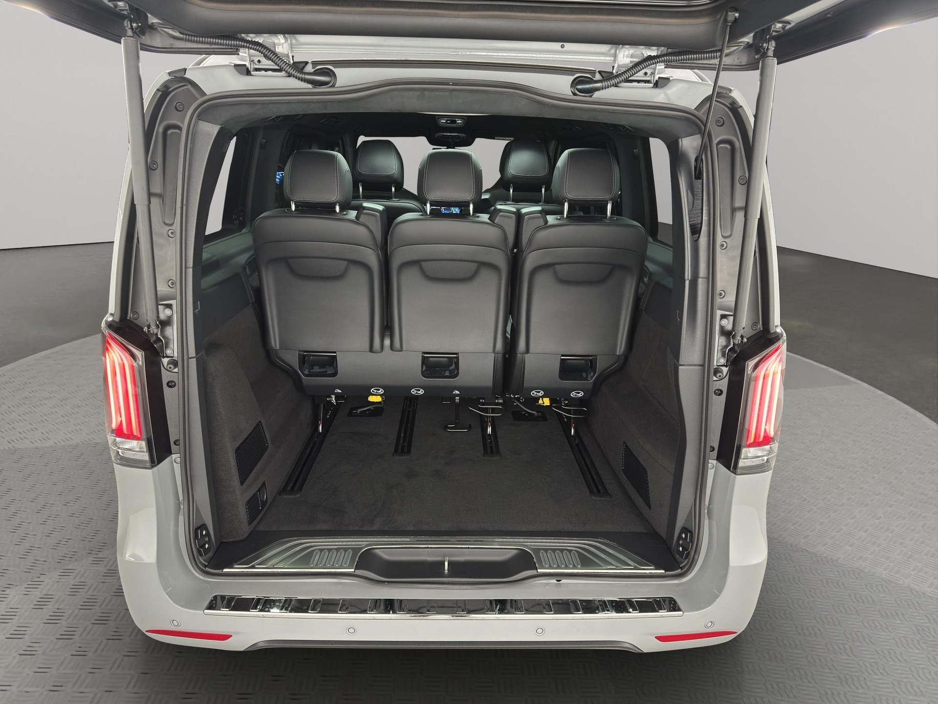 MERCEDES-BENZ V 300 d Swiss Ed. lang 4matic Van-showroom-element-3