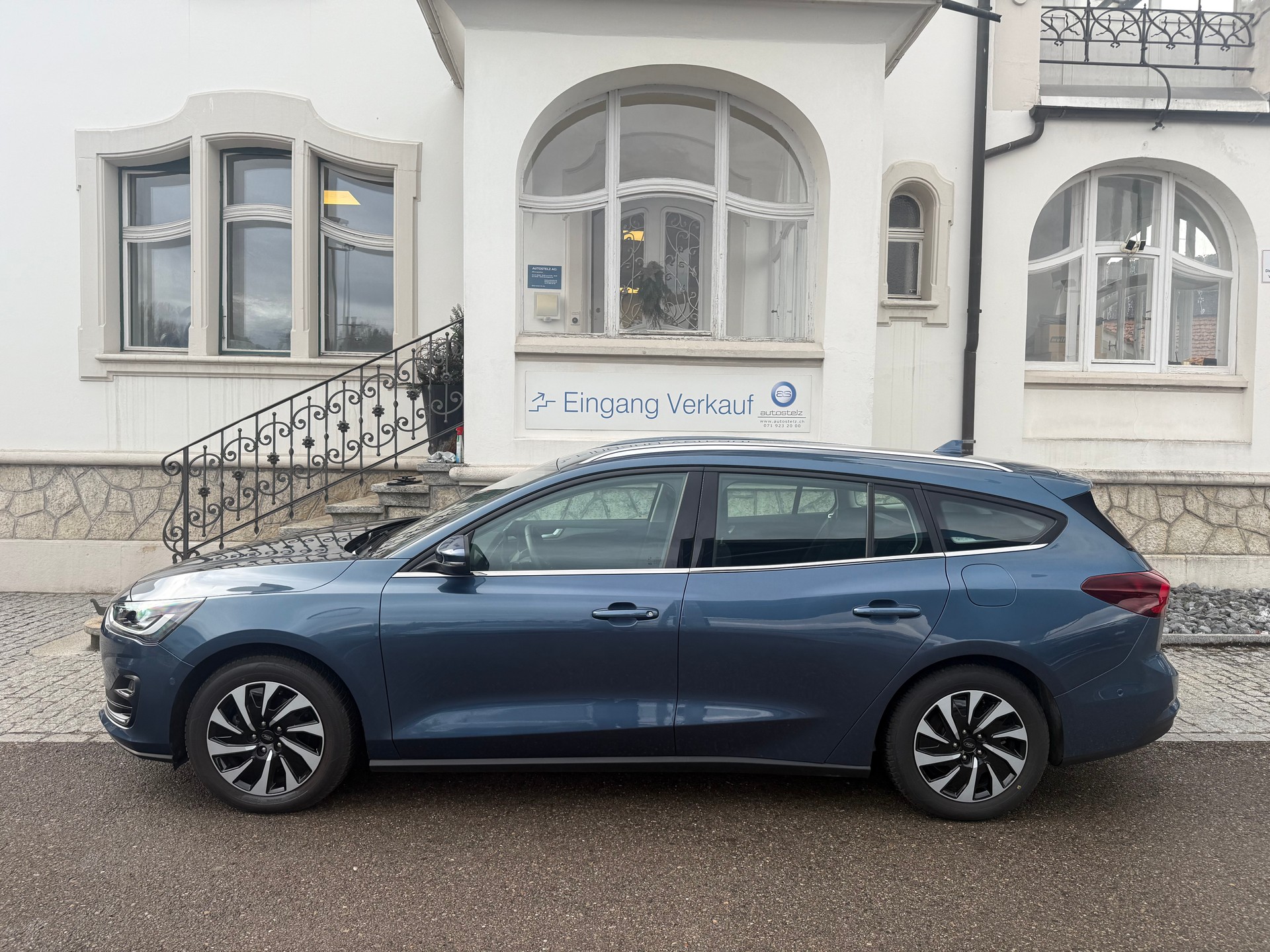 FORD Focus Station Wagon 1.0i EcoB Hybrid 155 Titanium-showroom-element-2