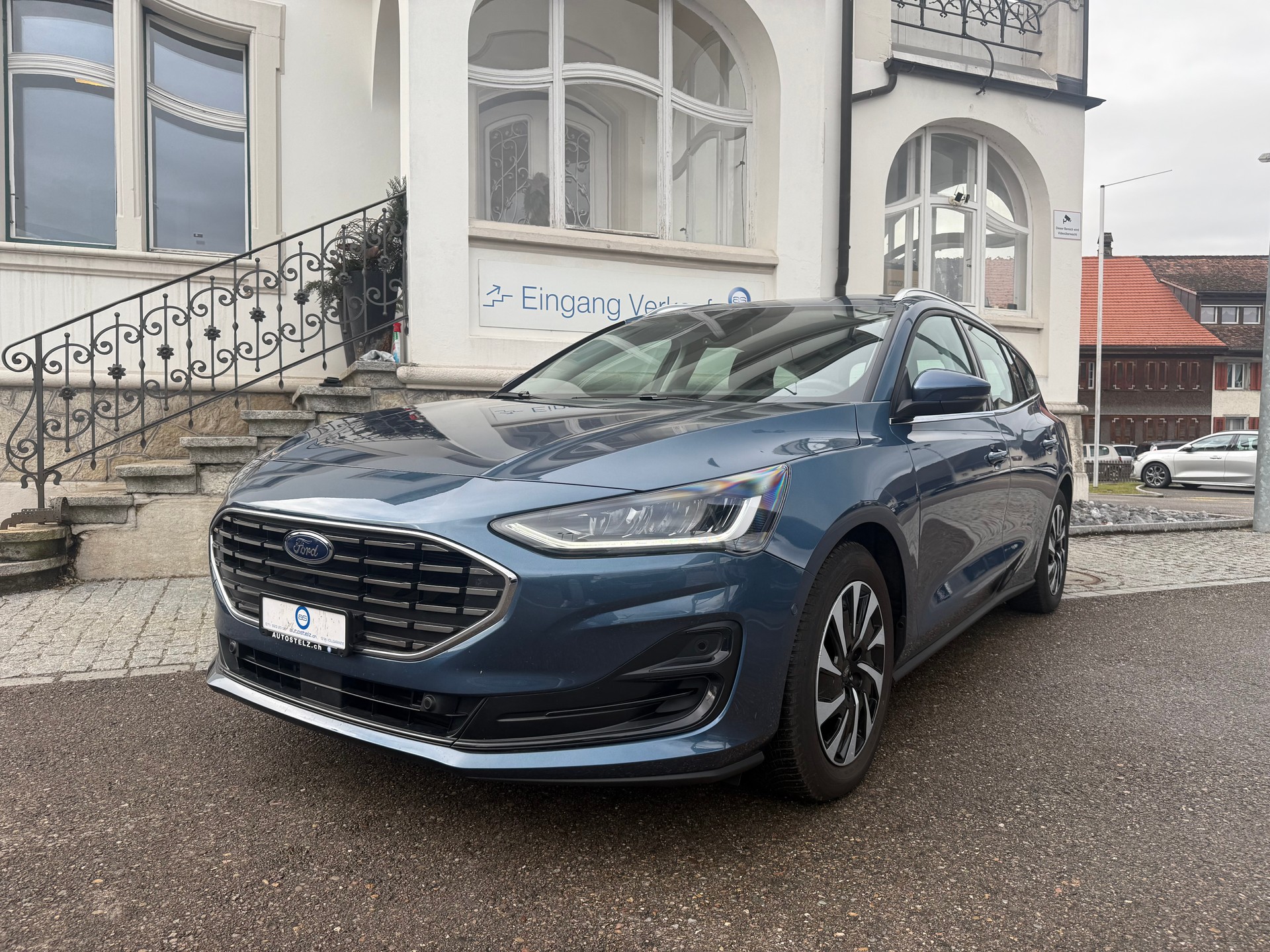 FORD Focus Station Wagon 1.0i EcoB Hybrid 155 Titanium-showroom-element-1
