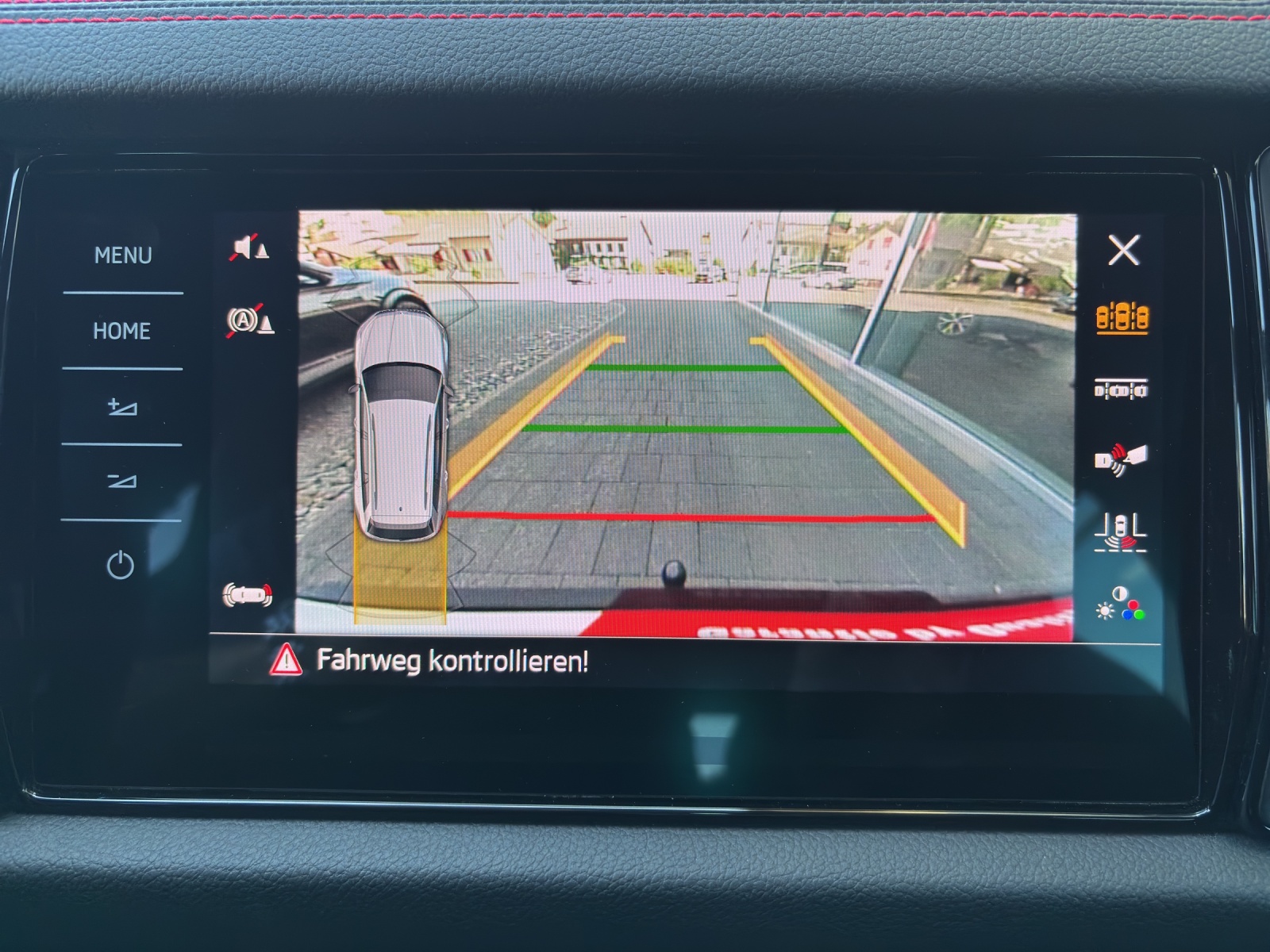SKODA Kodiaq 2.0 TSI 4x4 RS DSG mit AHK & elektr. Vordersitze mit Memory-image-19