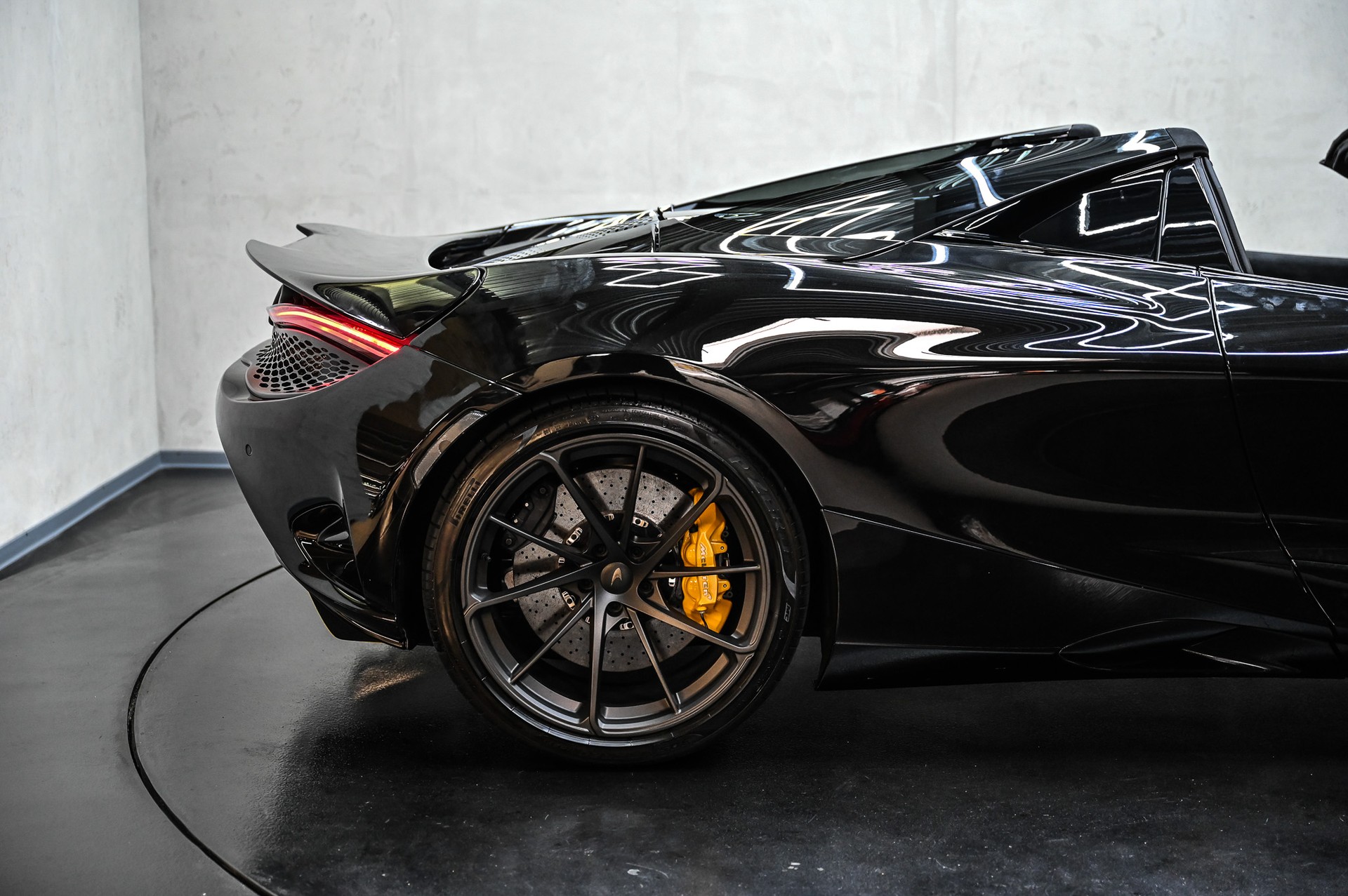 McLAREN 750S Spider-image-18