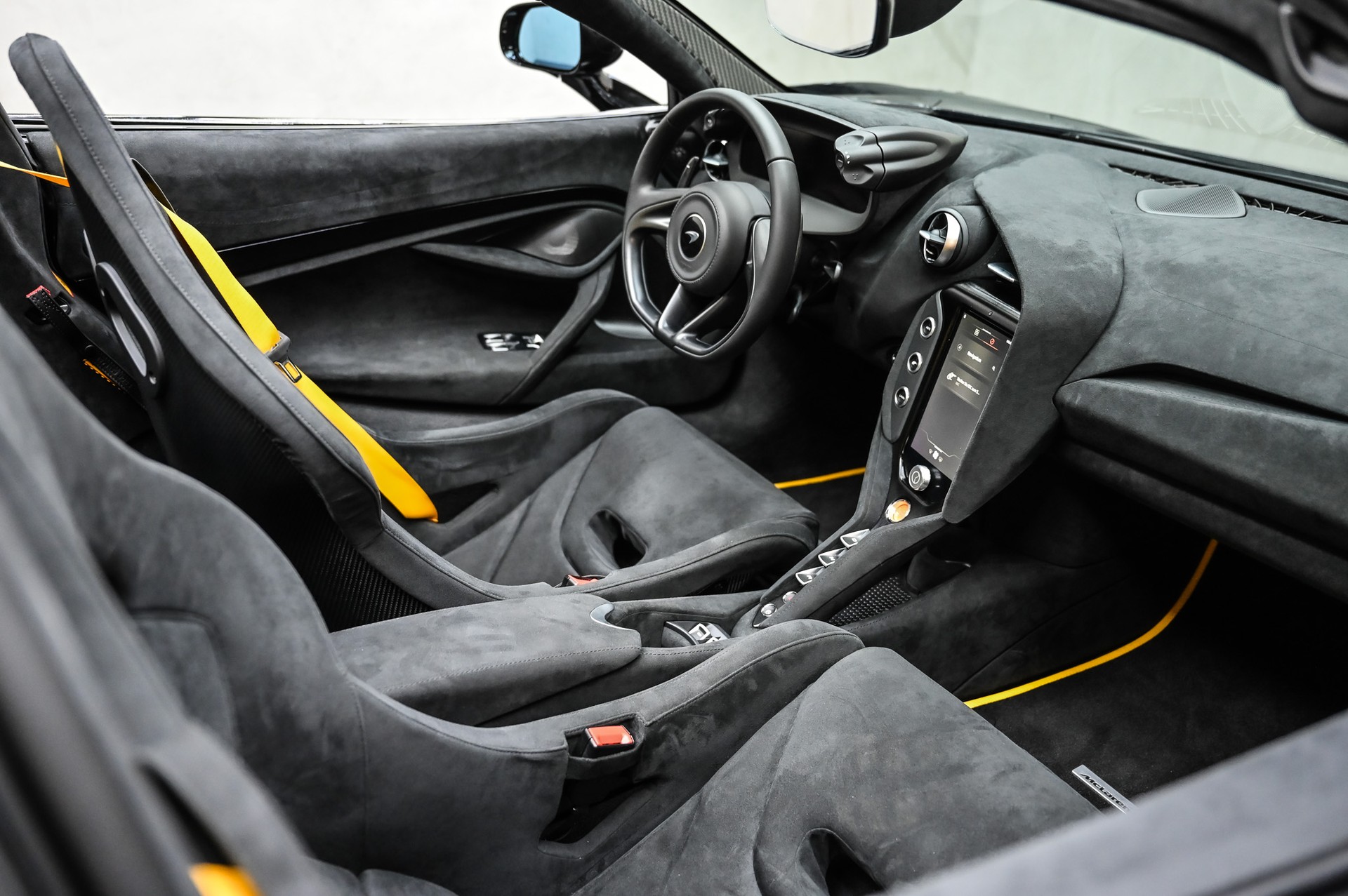 McLAREN 750S Spider-image-28
