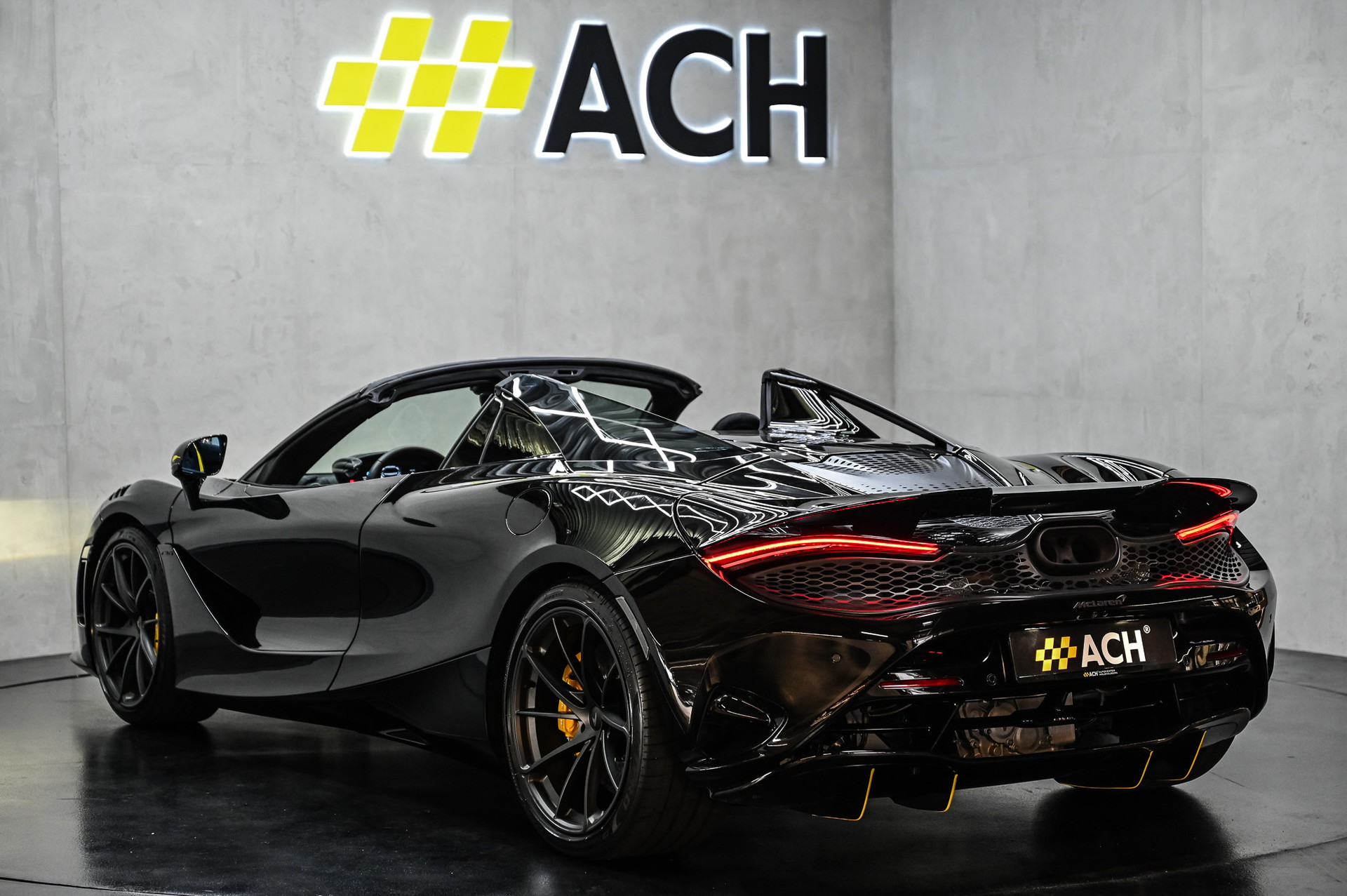 McLAREN 750S Spider-image-12