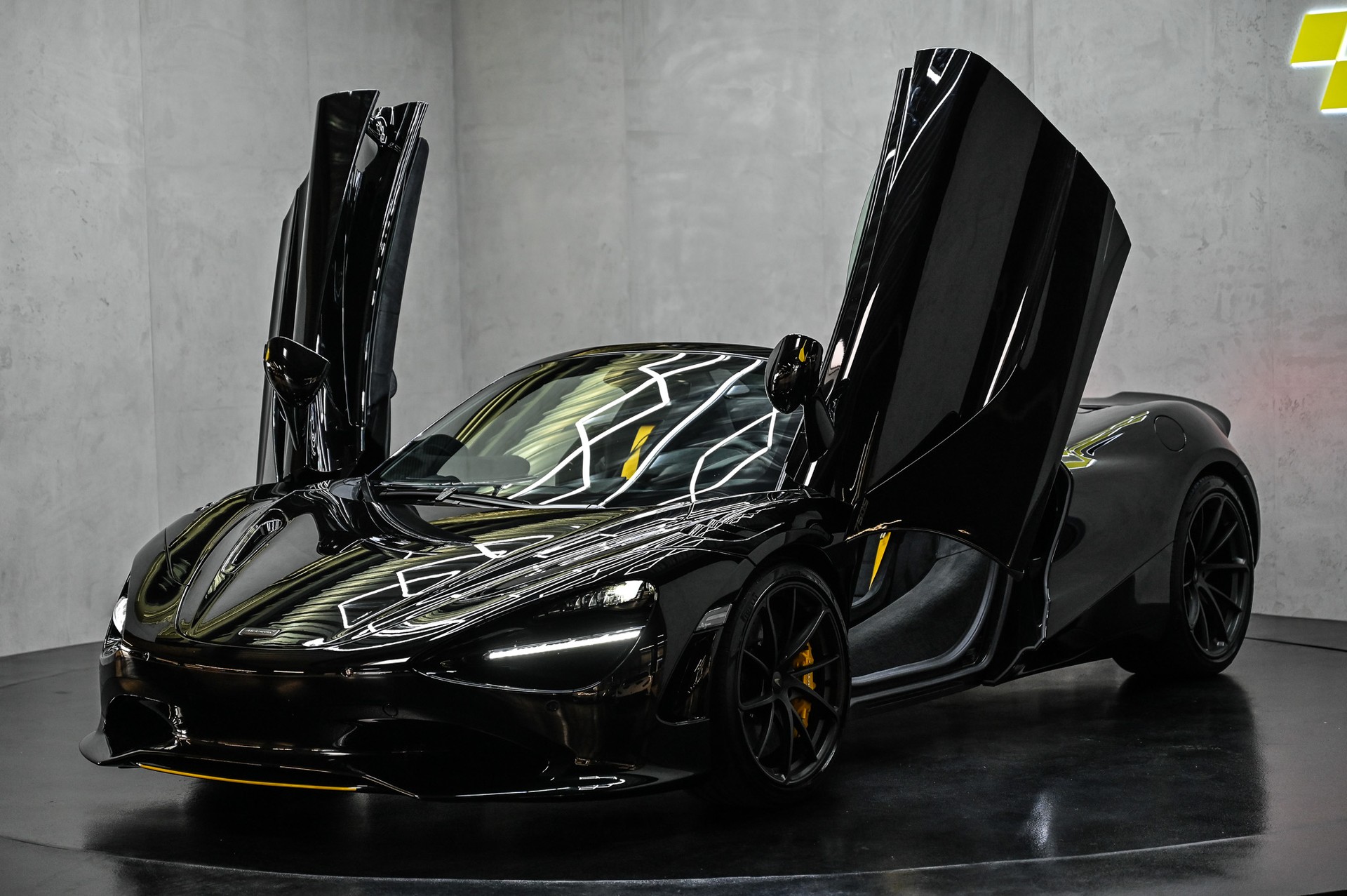 McLAREN 750S Spider-image-8