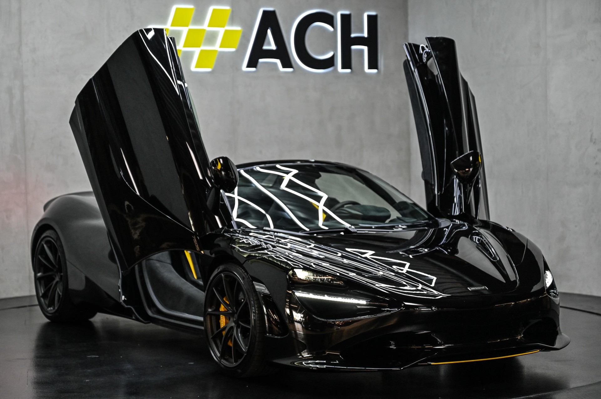 McLAREN 750S Spider-image-6