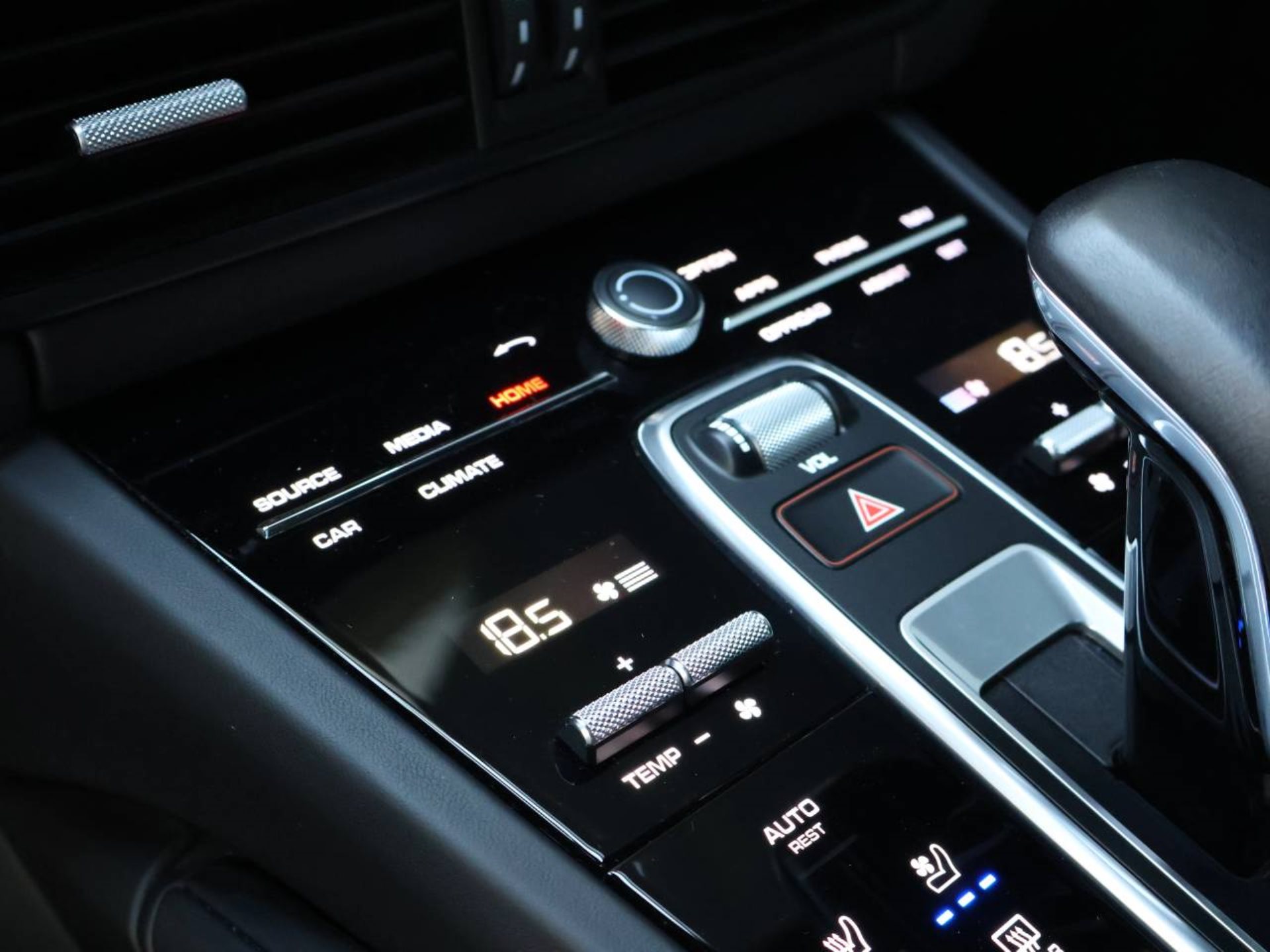 PORSCHE Cayenne E-Hybrid Platinum Edition-image-25