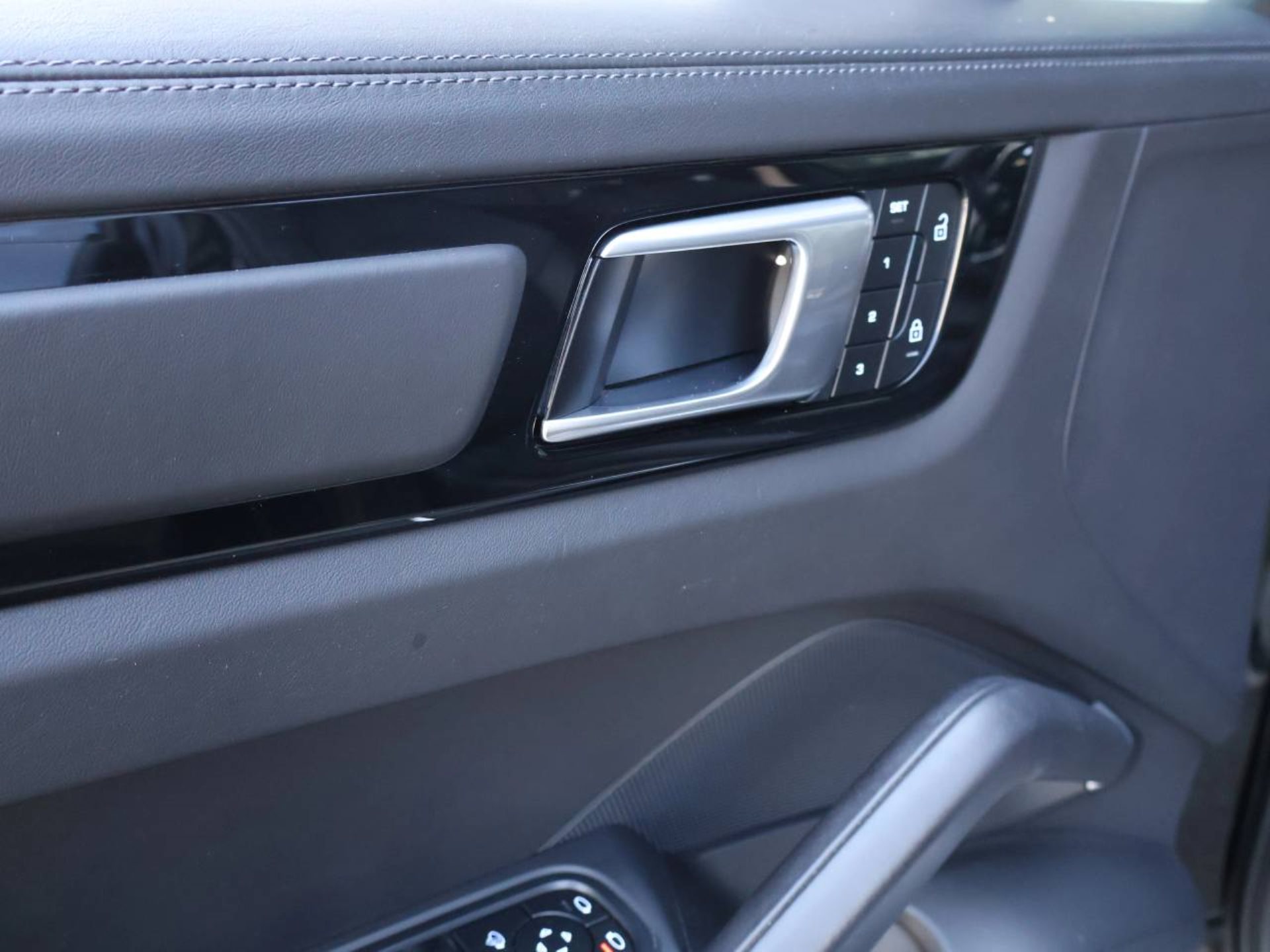 PORSCHE Cayenne E-Hybrid Platinum Edition-image-29