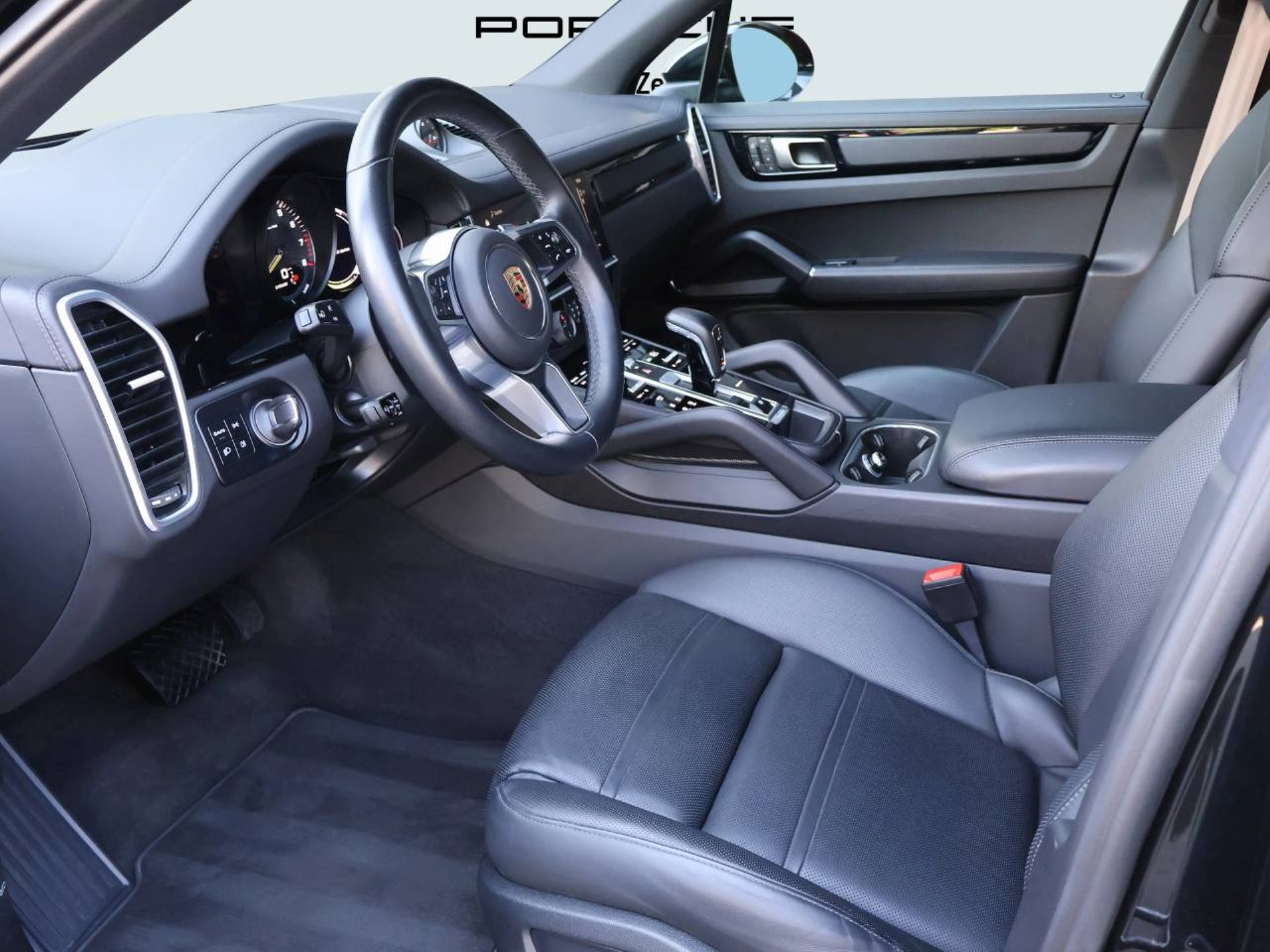 PORSCHE Cayenne E-Hybrid Platinum Edition-showroom-element-3