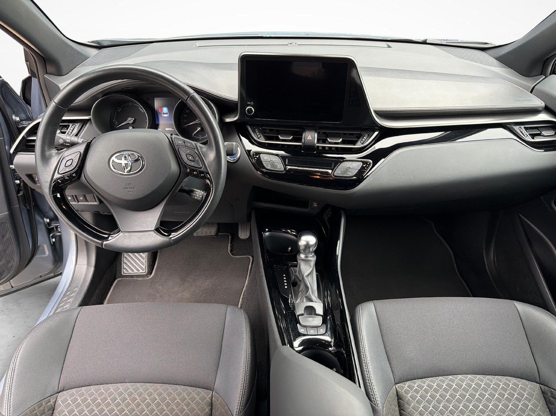 TOYOTA C-HR 1.8 VVTi HSD Trend-image-11