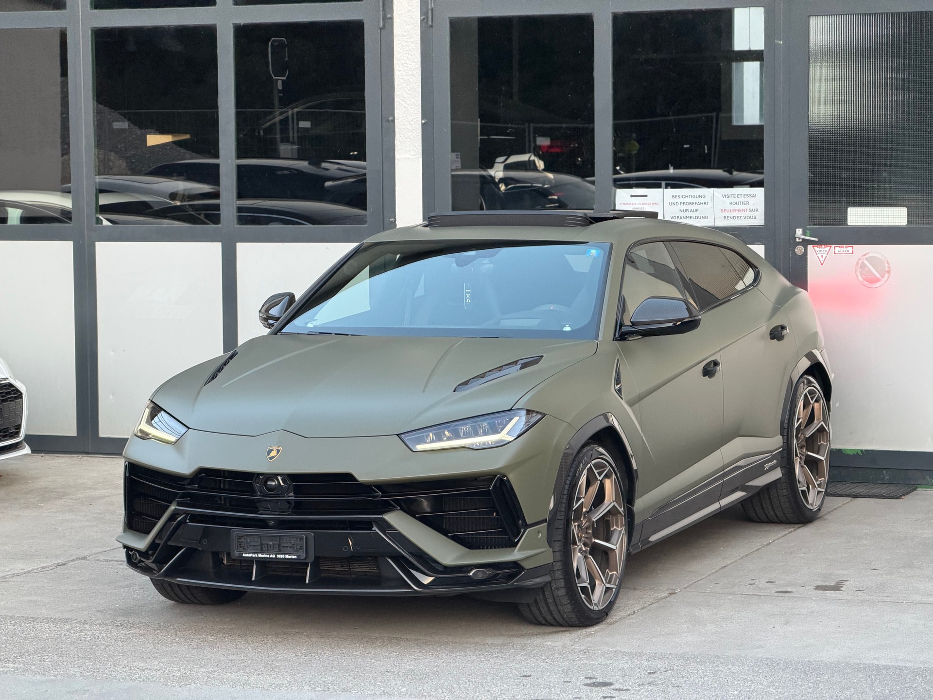 LAMBORGHINI Urus Performante Akrapovic-showroom-element-1