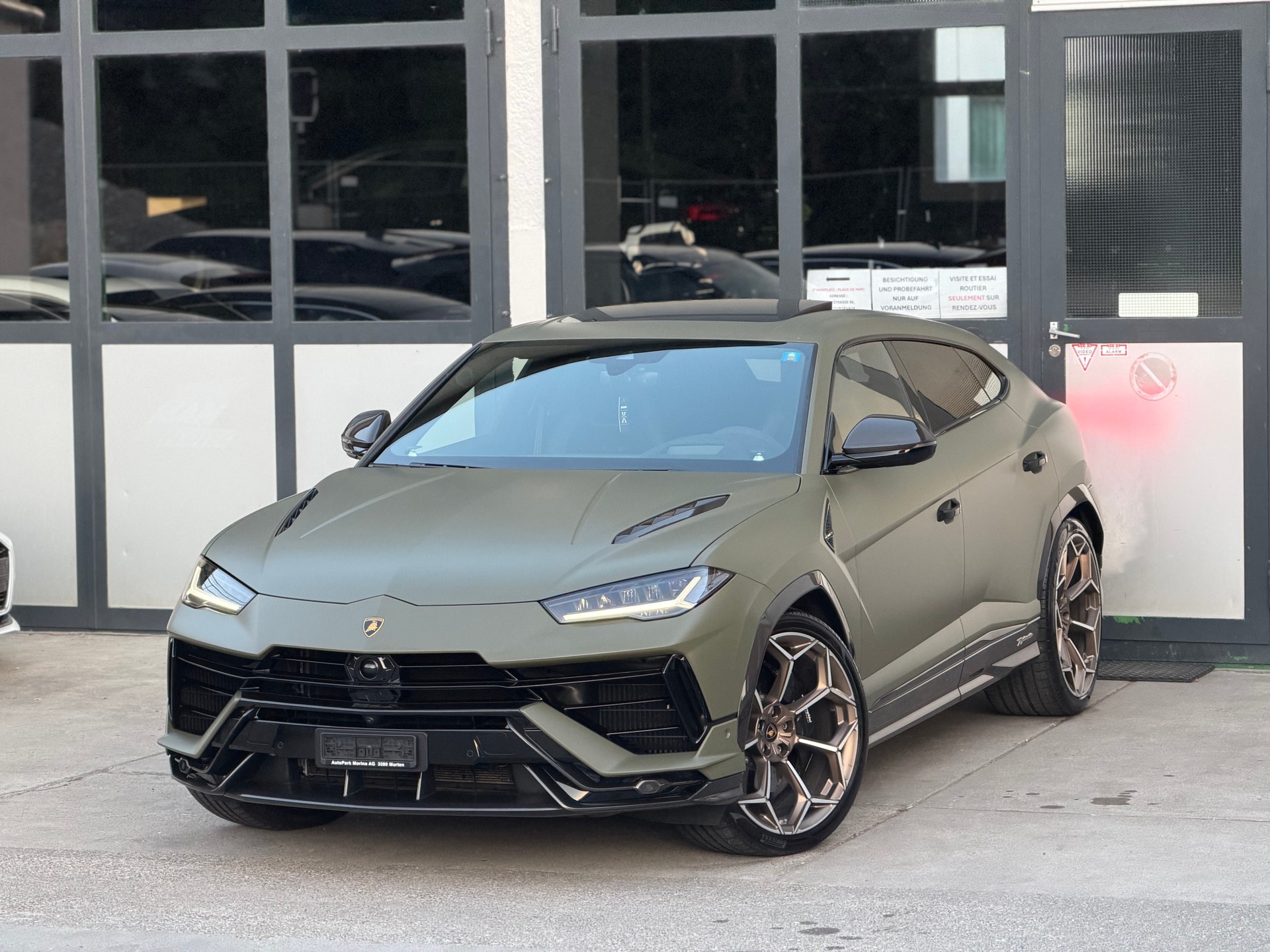 LAMBORGHINI Urus Performante Akrapovic