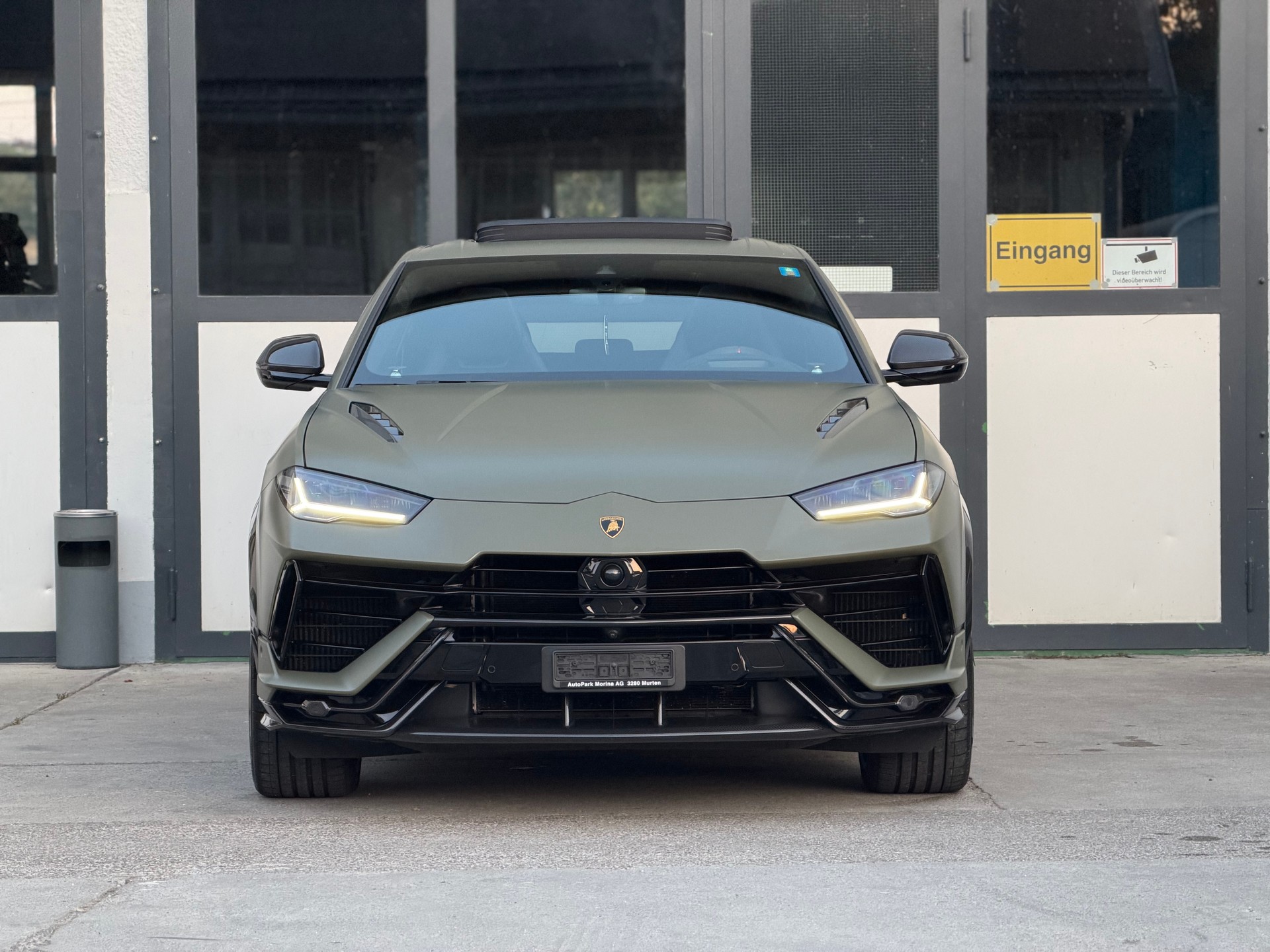 LAMBORGHINI Urus Performante Akrapovic-showroom-element-2